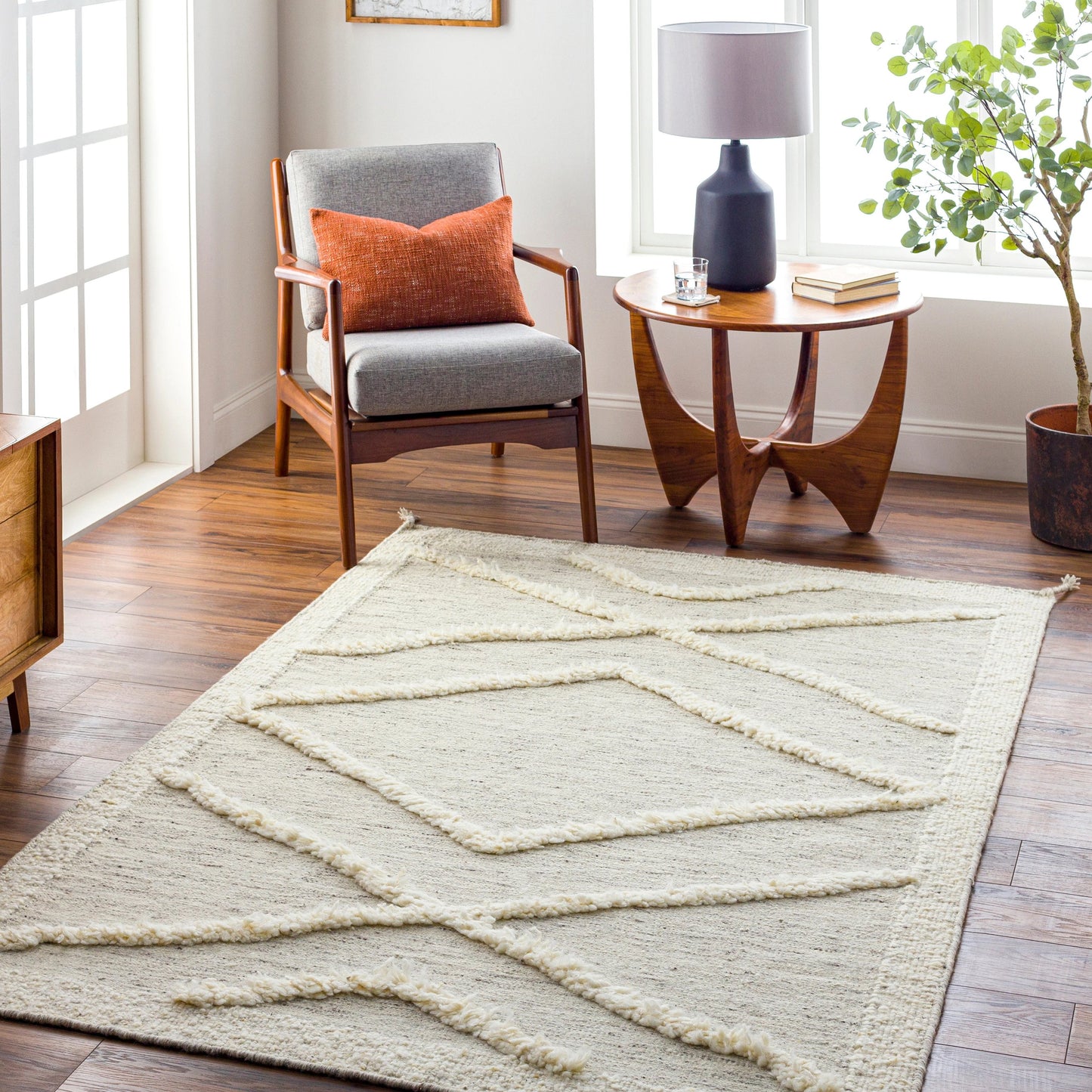 008 SI-1892179,SI-1892180,SI-1892181,SI-1892182,SI-1892183,SI-1892184 | Lifestyle | Tripoli Rug - 30938 by Surya in beige, cream, charcoal. Made from 100% wool in a unique style.