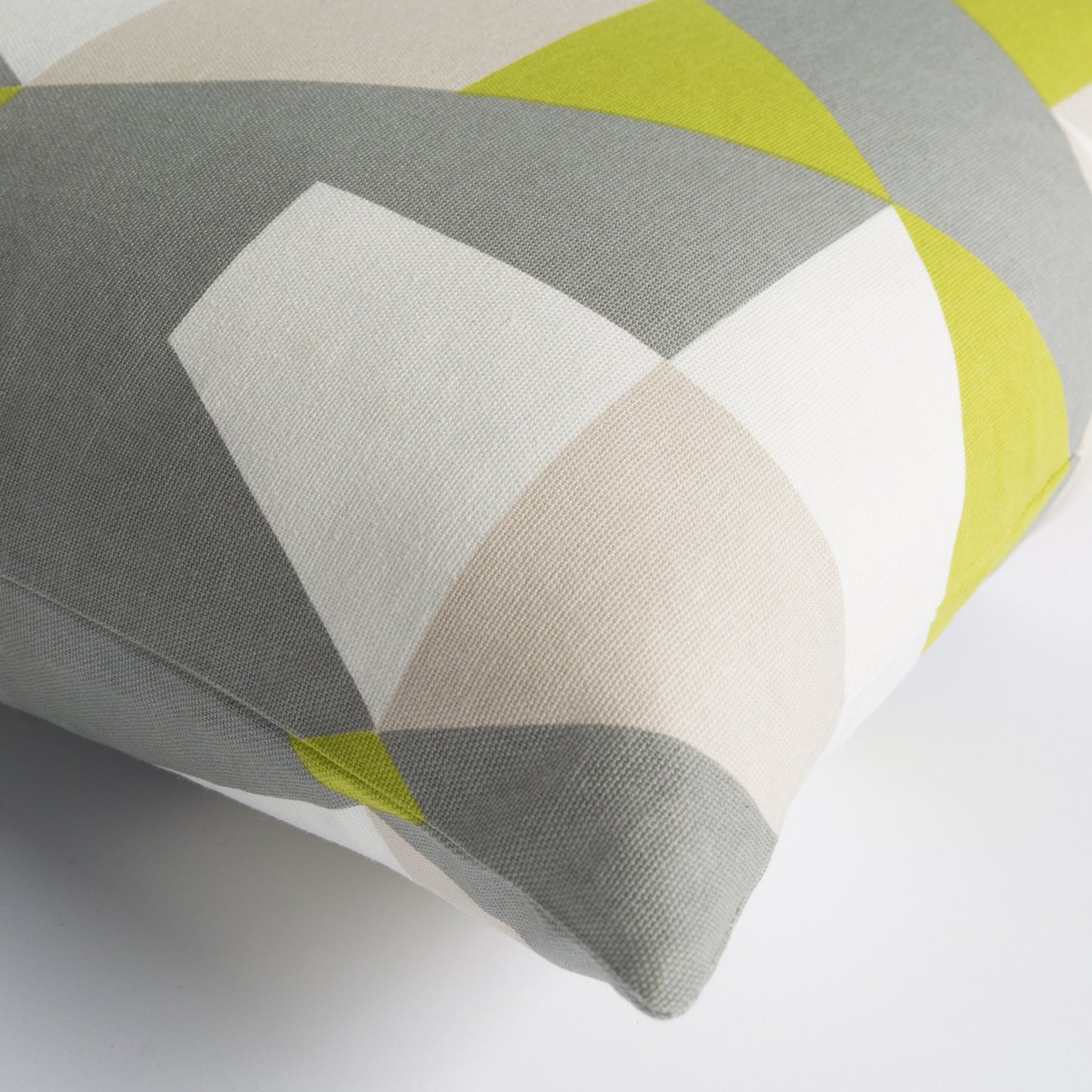 105 S-346670,S-346671 | Closeup | Trudy Pillow - 27868 by Surya. Made from 100% cotton in a modern style.