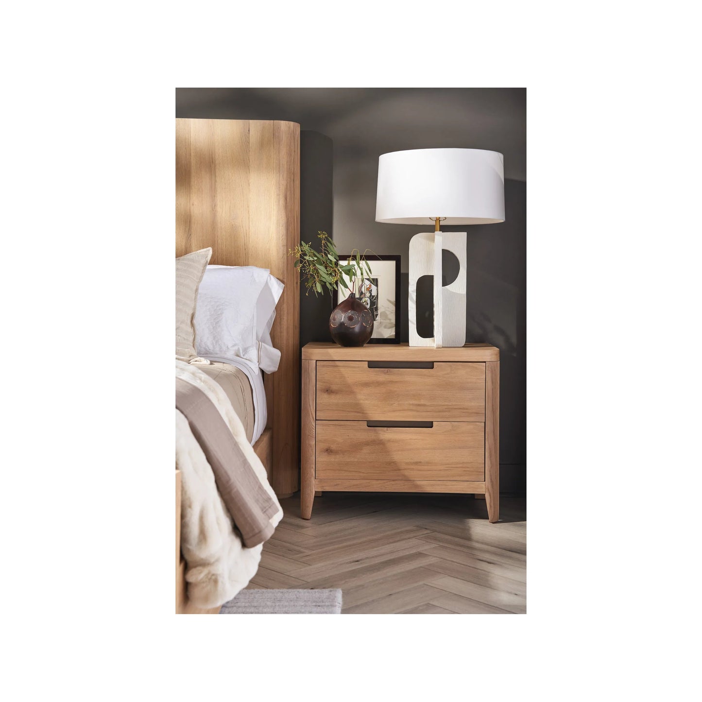 004 SI-2195698 | Lifestyle | Modern Walker Nightstand by Universal Furniture in organic natural oak. Made from unique in a transitional style.