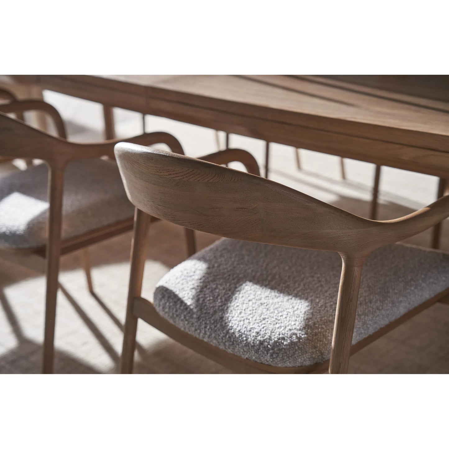 006 SI-2195656 | Closeup | Modern Malone Dining Table by Universal Furniture in natural oak. Made from unique in a unique style.