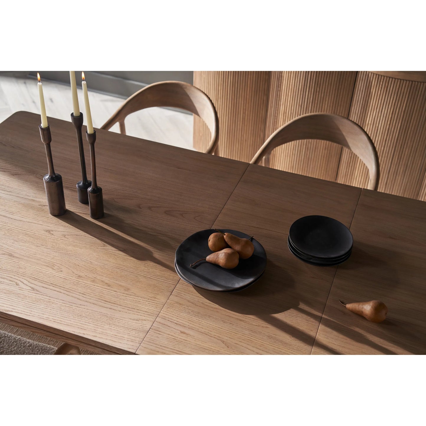 008 SI-2195656 | Lifestyle | Modern Malone Dining Table by Universal Furniture in natural oak. Made from unique in a unique style.