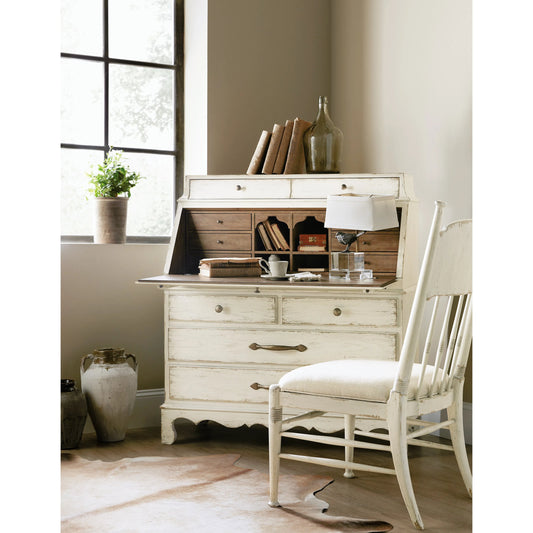 Americana Upholstered Seat Side Chair by Hooker Furniture in beige and worn white. Made from oak veneers and fabric in a cottage & farmhouse style.