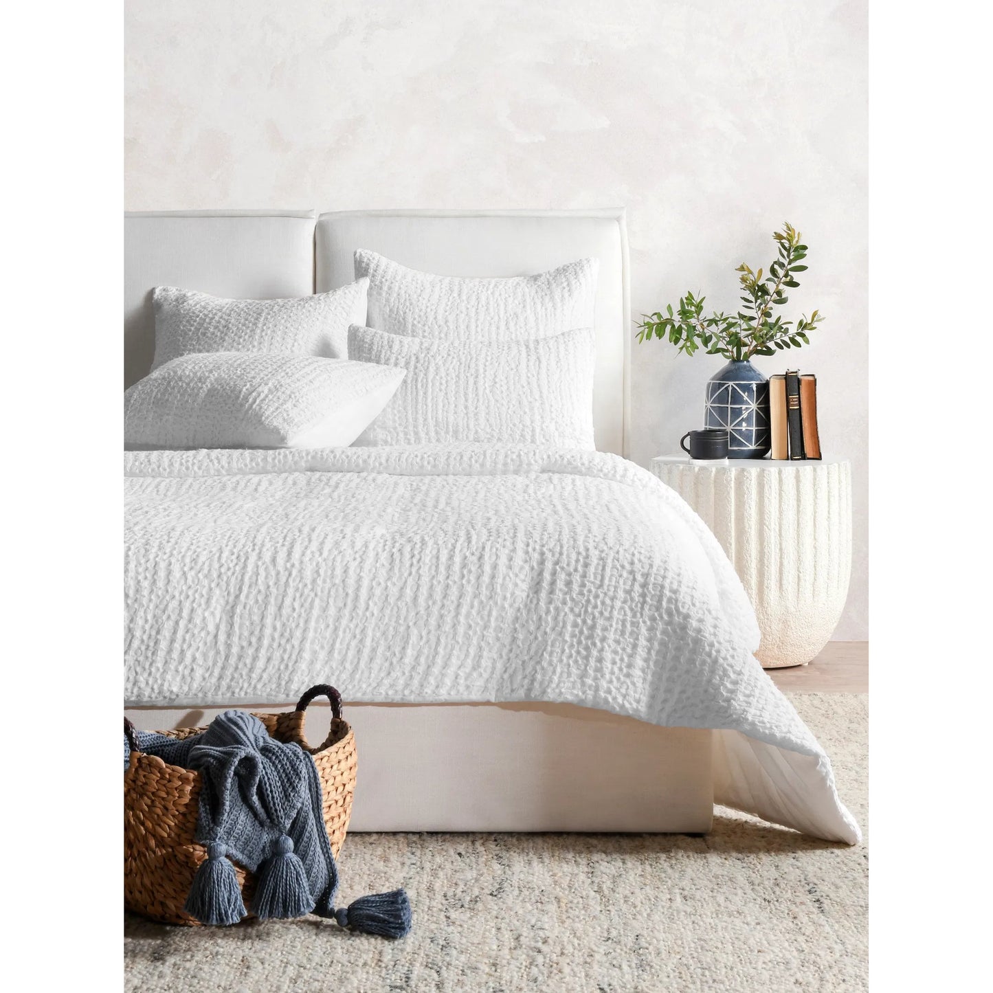 003 SI-2223176 | Additional Silo | Claire Linen White Queen Quilt by Villa by Classic Home in white. Made from 50% cotton/50% belgian flax linen in a unique style.