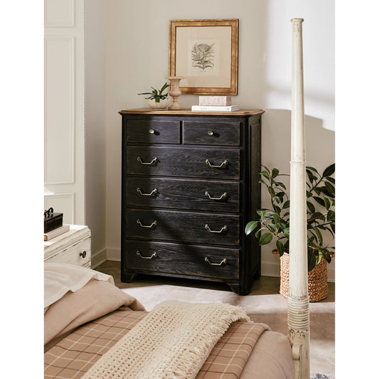 Americana Dresser by Hooker Furniture. Made from oak veneers with solid-wood edge top in a cottage & farmhouse style.