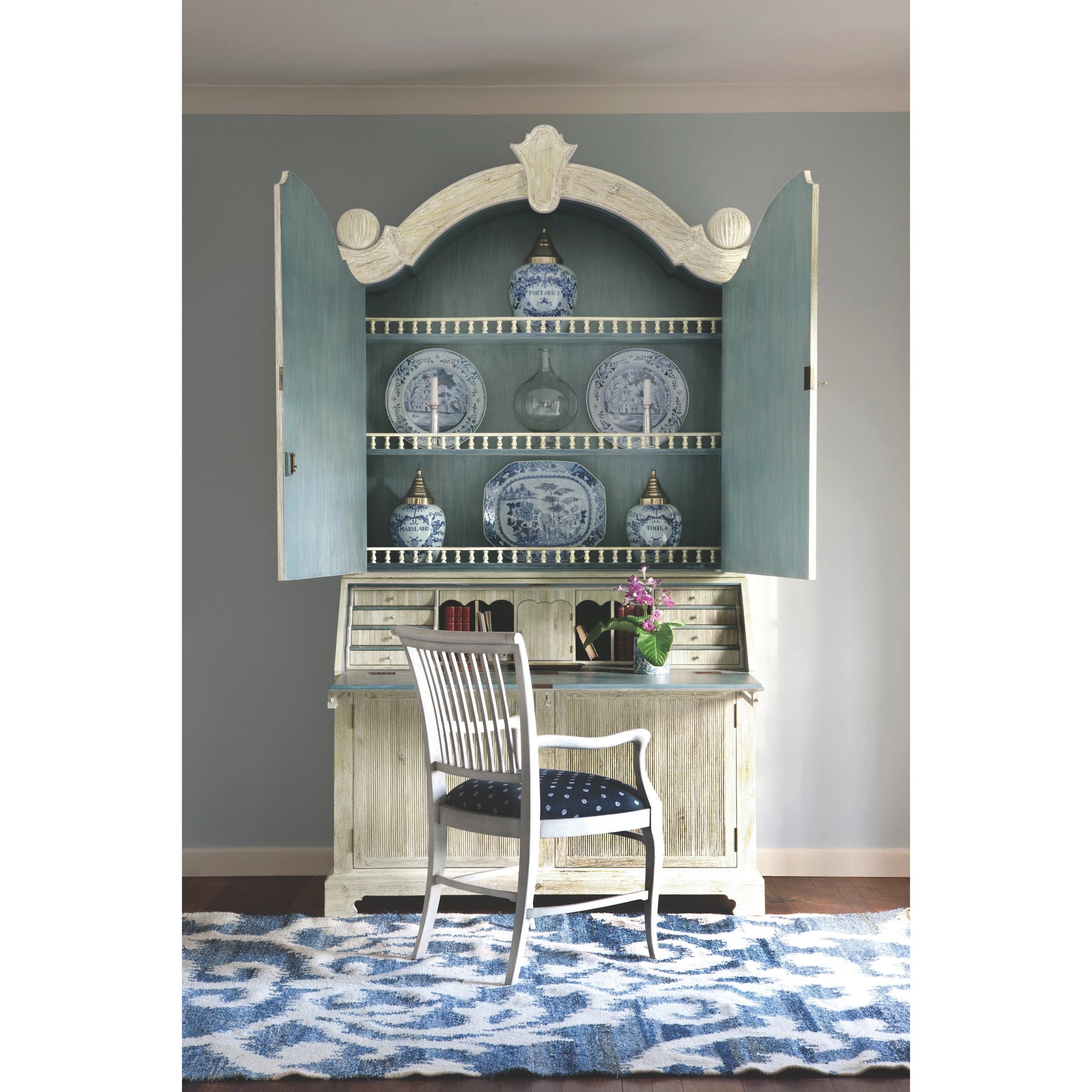 William Yeoward Alnwick Bureau by Jonathan Charles in white and washed acacia. Made from acacia in a cottage & farmhouse style.