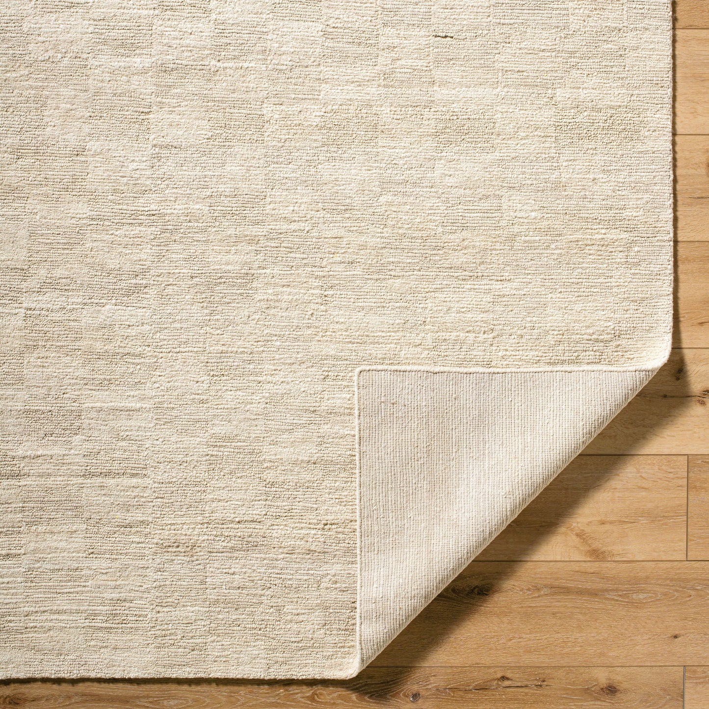 002 SI-2165487,SI-2165488,SI-2165489,SI-2165490,SI-2165491 | Closeup | Ventura Rug - 534909 by Surya in pearl, natural, ash. Made from wool in a unique style.