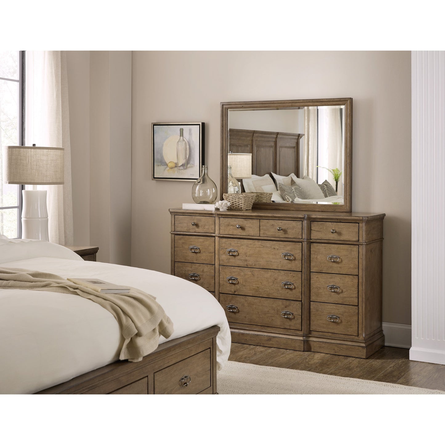 004 SI-1749326 | Lifestyle | Montebello Mirror by Hooker Furniture. Made from unique in a traditional style.