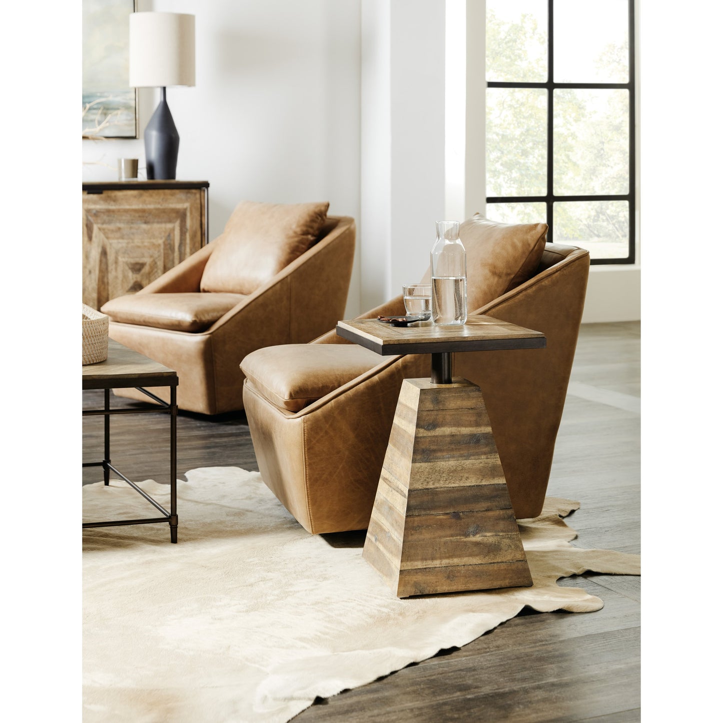005 SI-1749747 | Lifestyle | St. Armand Drink Table by Hooker Furniture in natural. Made from acacia solids with round metal tube, metal sheet in a traditional style.
