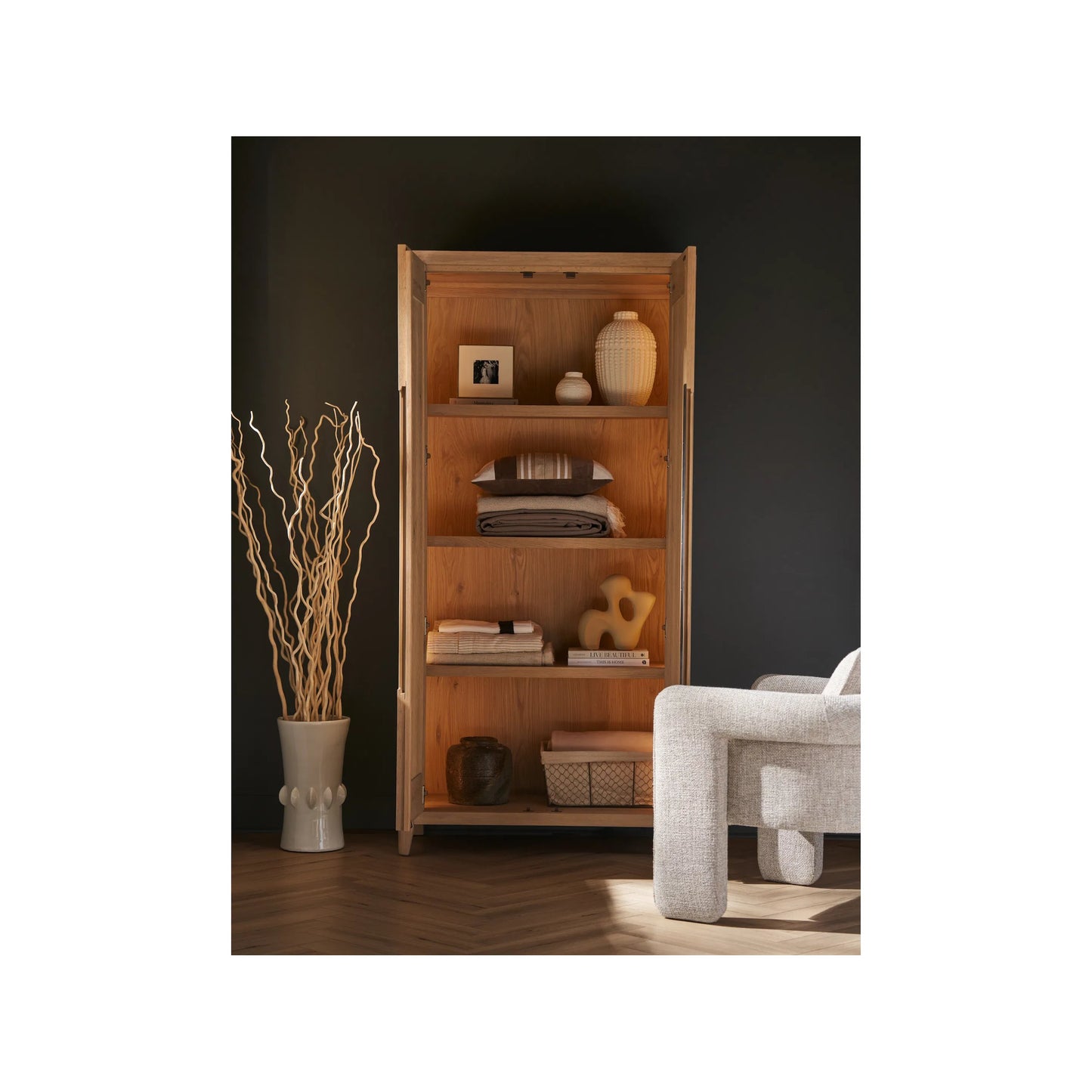005 SI-2195699 | Lifestyle | Modern Walker Wardrobe by Universal Furniture in organic natural oak. Made from unique in a transitional style.