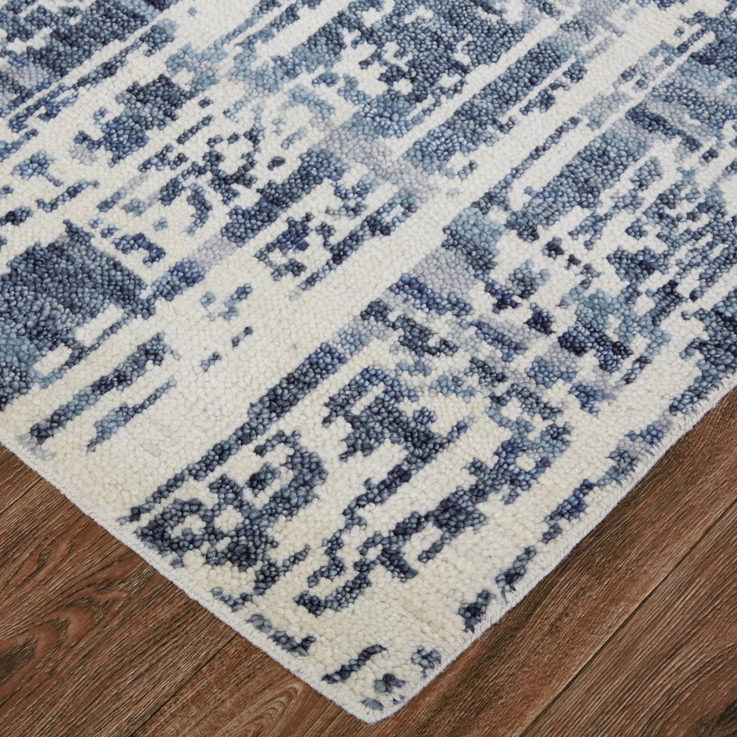 002 SI-2159040,SI-2159046 | Closeup | Roxford Transitional Rug - T16T6034 by Thom Felicia by Feizy Rugs in ivory, blue. Made from wool in a unique style.