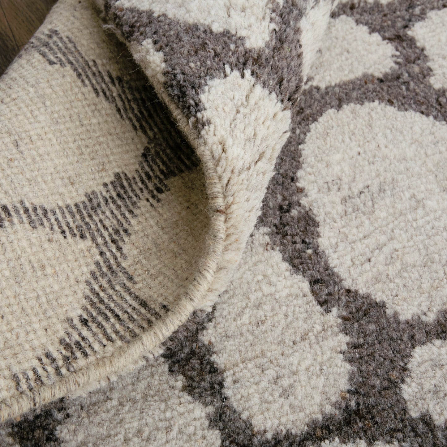 006 SI-2158951,SI-2158952,SI-2158955,SI-2158956 | Closeup | Belden Transitional Rug - T03T6001 by Thom Felicia by Feizy Rugs in ivory, gray. Made from wool in a unique style.
