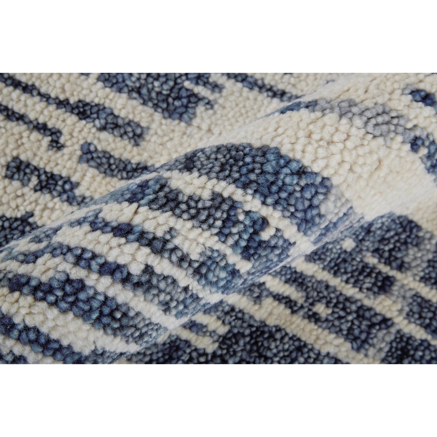 003 SI-2159040,SI-2159046 | Closeup | Roxford Transitional Rug - T16T6034 by Thom Felicia by Feizy Rugs in ivory, blue. Made from wool in a unique style.