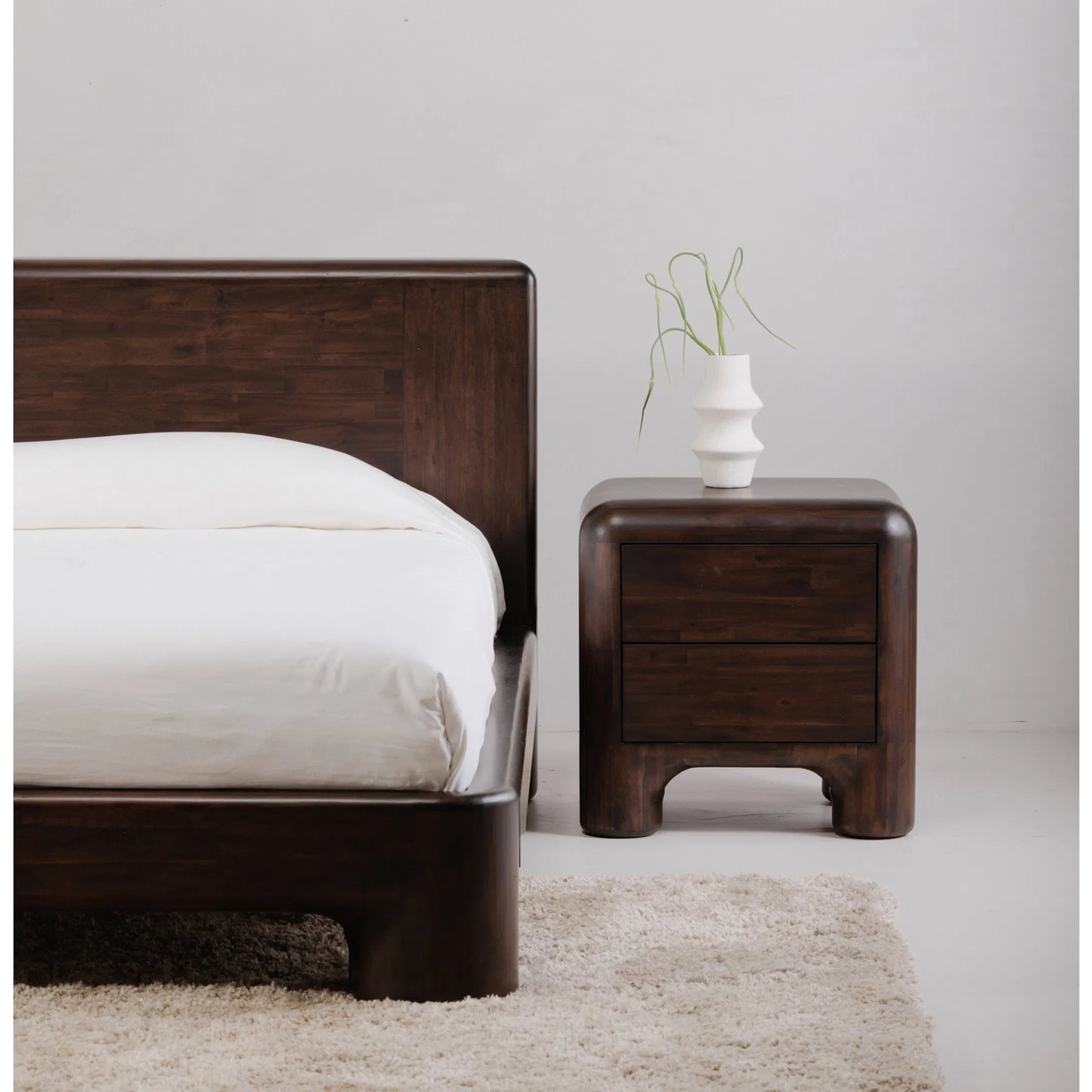 003 SI-2254004 | Lifestyle | Rowan Nightstand by Moe's Home Collection in walnut. Made from solid acacia, acacia veneer over mdf back, drawer frame in a traditional style.