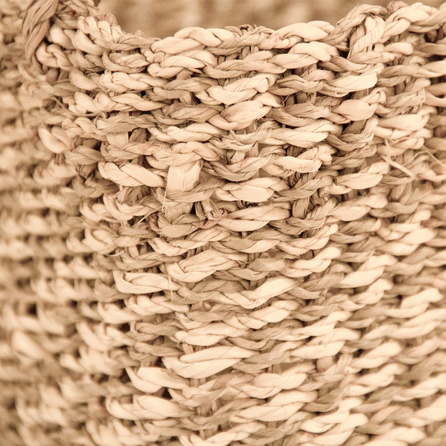 017 SI-2449007,SI-2449008,SI-2449009 | Closeup | Woven Palm Leaf Basket by Zentique in beige, brown. Made from seagrass, palm leaf in a rustic style.