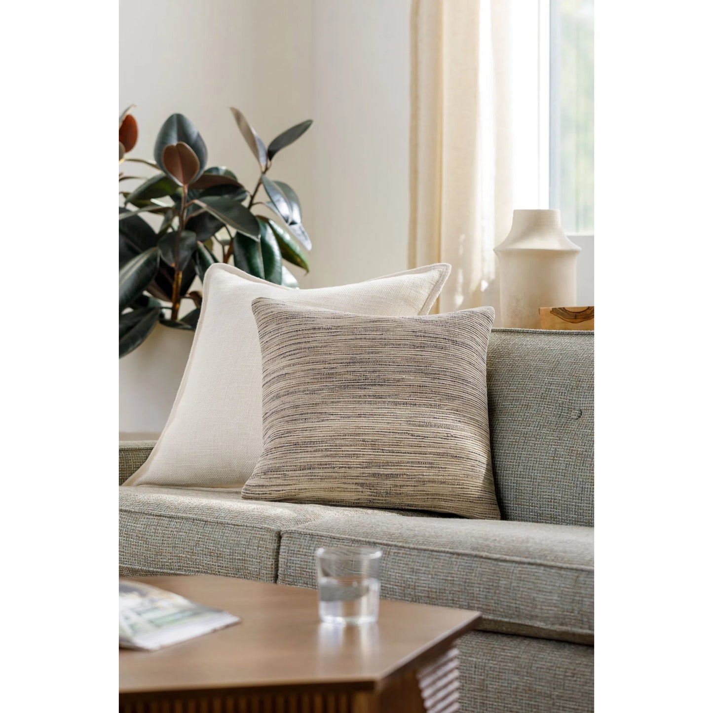 008 S-347908,S-347909 | Lifestyle | Zuma Pillow - 33339 by Livabliss. Made from 100% cotton in a modern style.