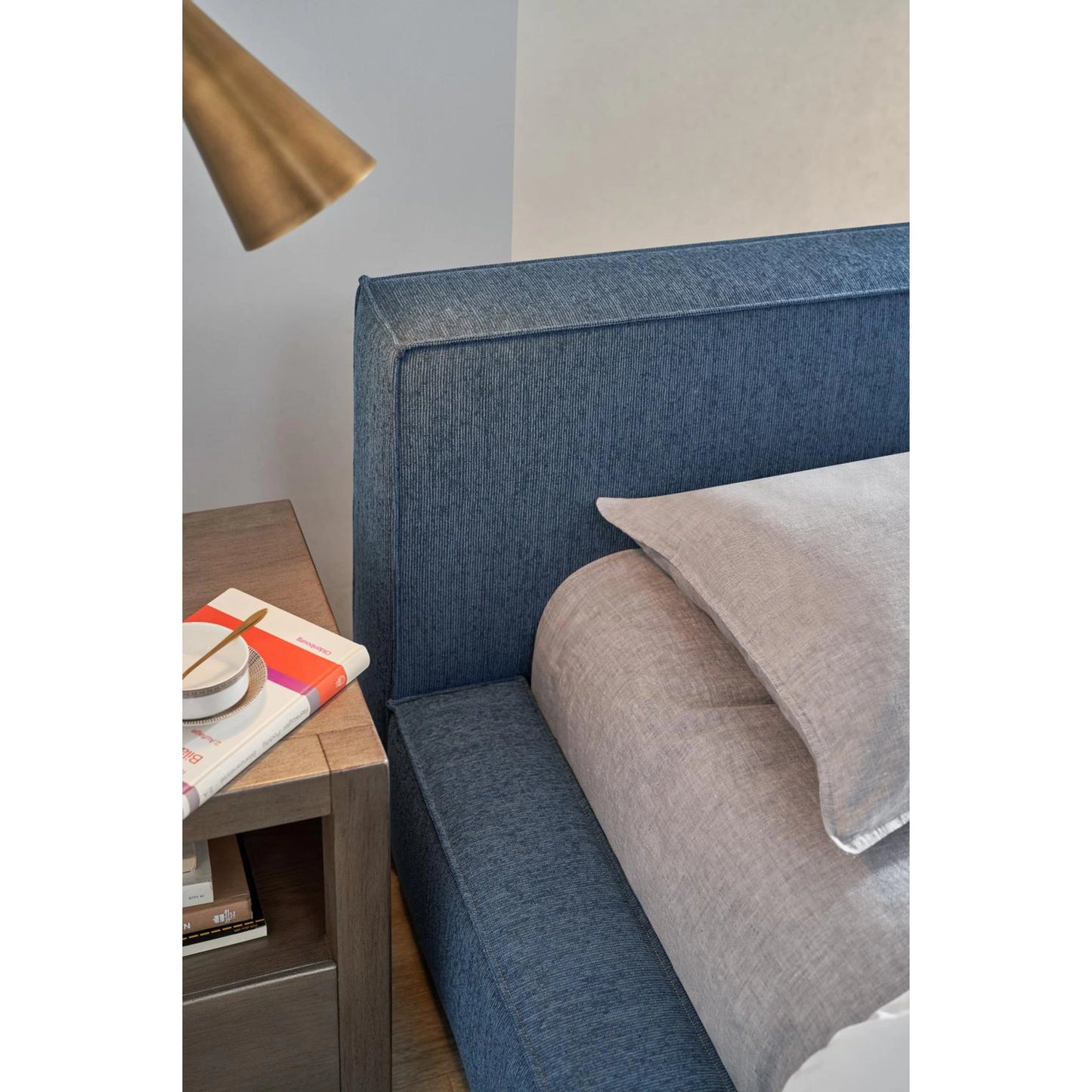 007 SI-2130662,SI-2130663 | Closeup | Zest Nightstand by Zest in light oak. Made from mdf, partical board in a modern style.