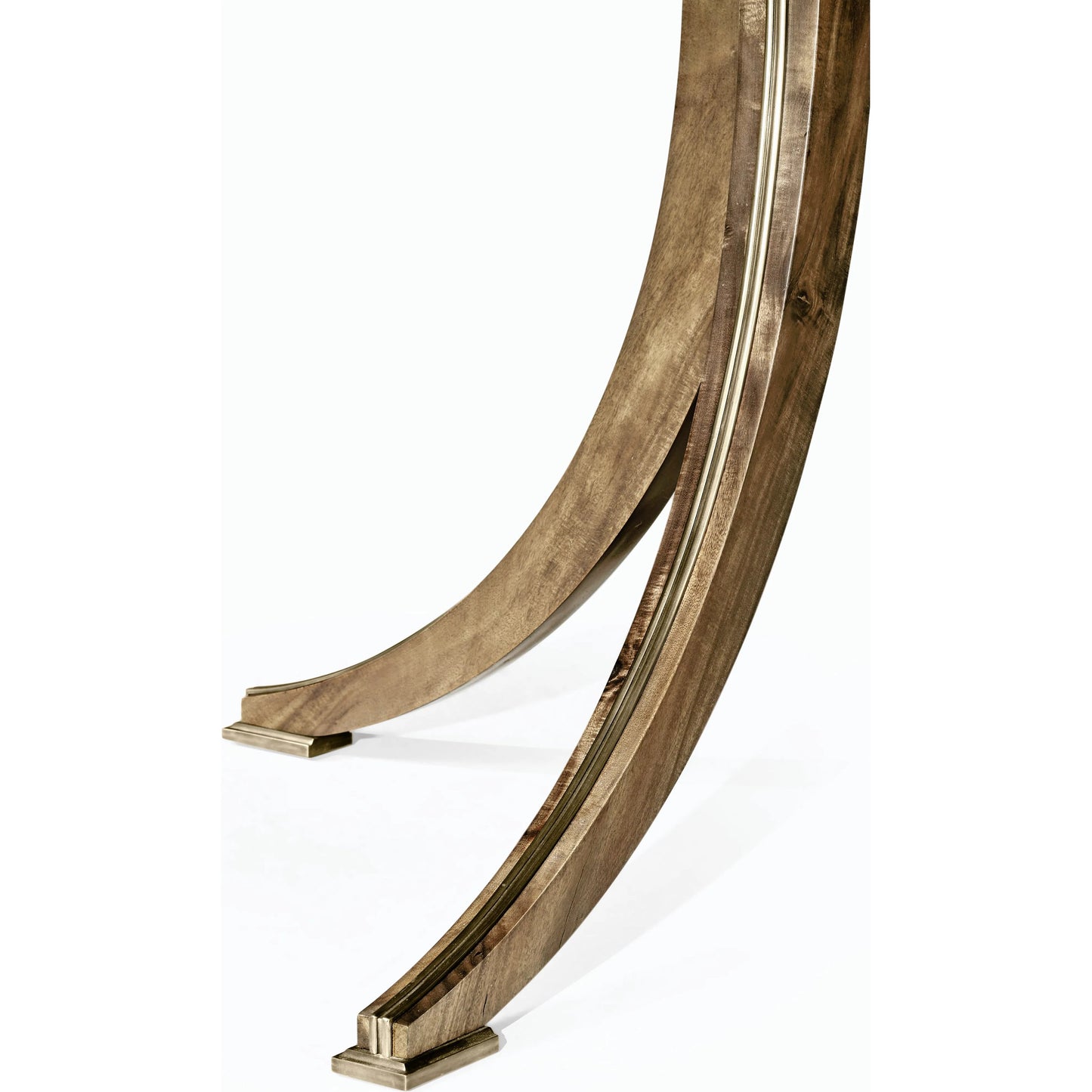 003 SI-2186373 | Closeup | Hamilton Round Golden Amber Dining Table by Jonathan Charles in brown and amber matte. Made from paldao veneer, brass in a modern style.