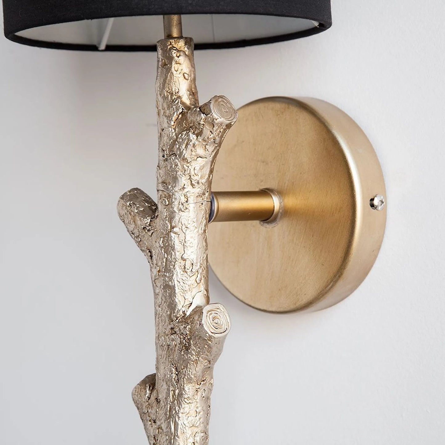 064 S-224987 | Closeup | Sabinal Wall Sconce by Mercana in gold. Made from unique in a modern style.