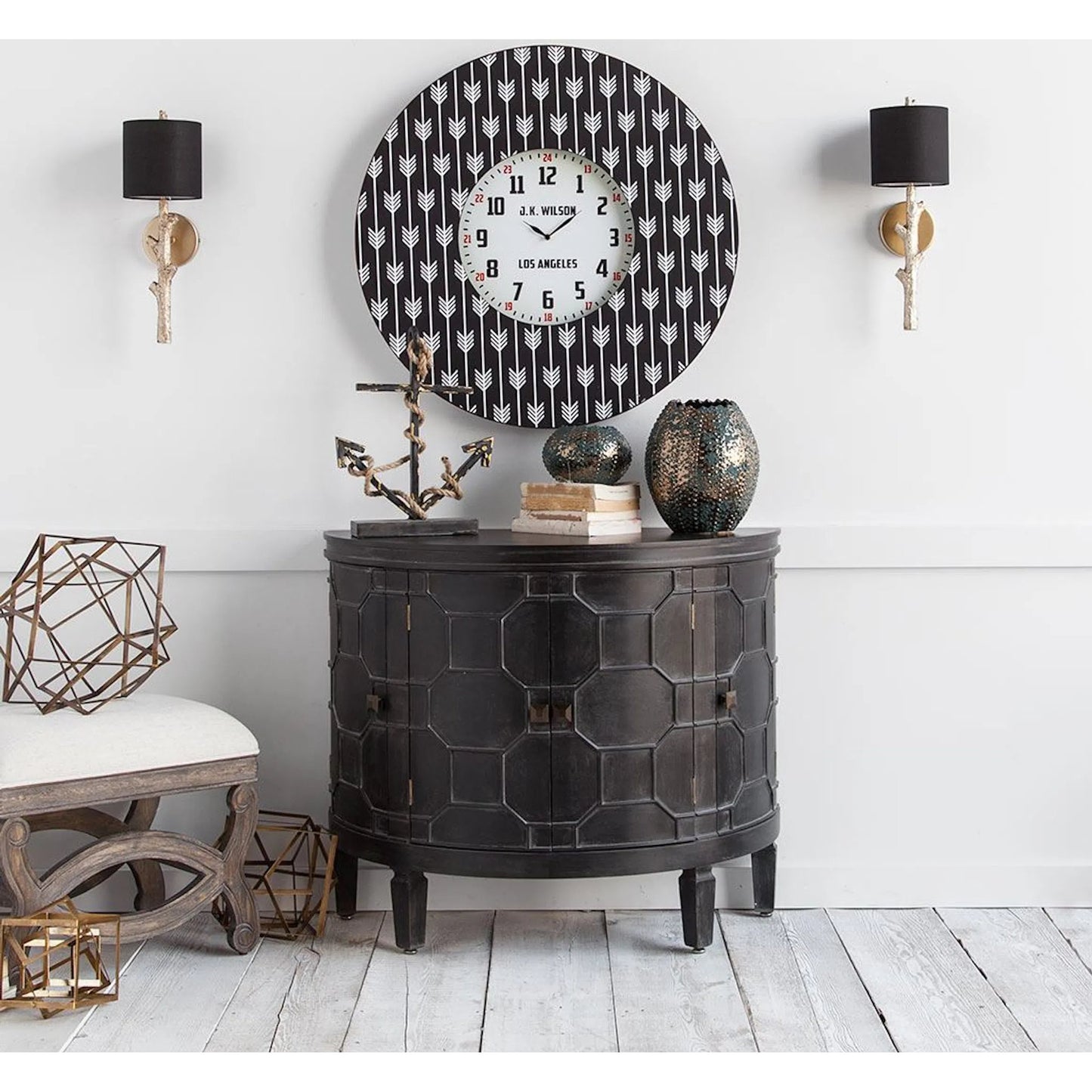 066 S-224987 | Lifestyle | Sabinal Wall Sconce by Mercana in gold. Made from unique in a modern style.