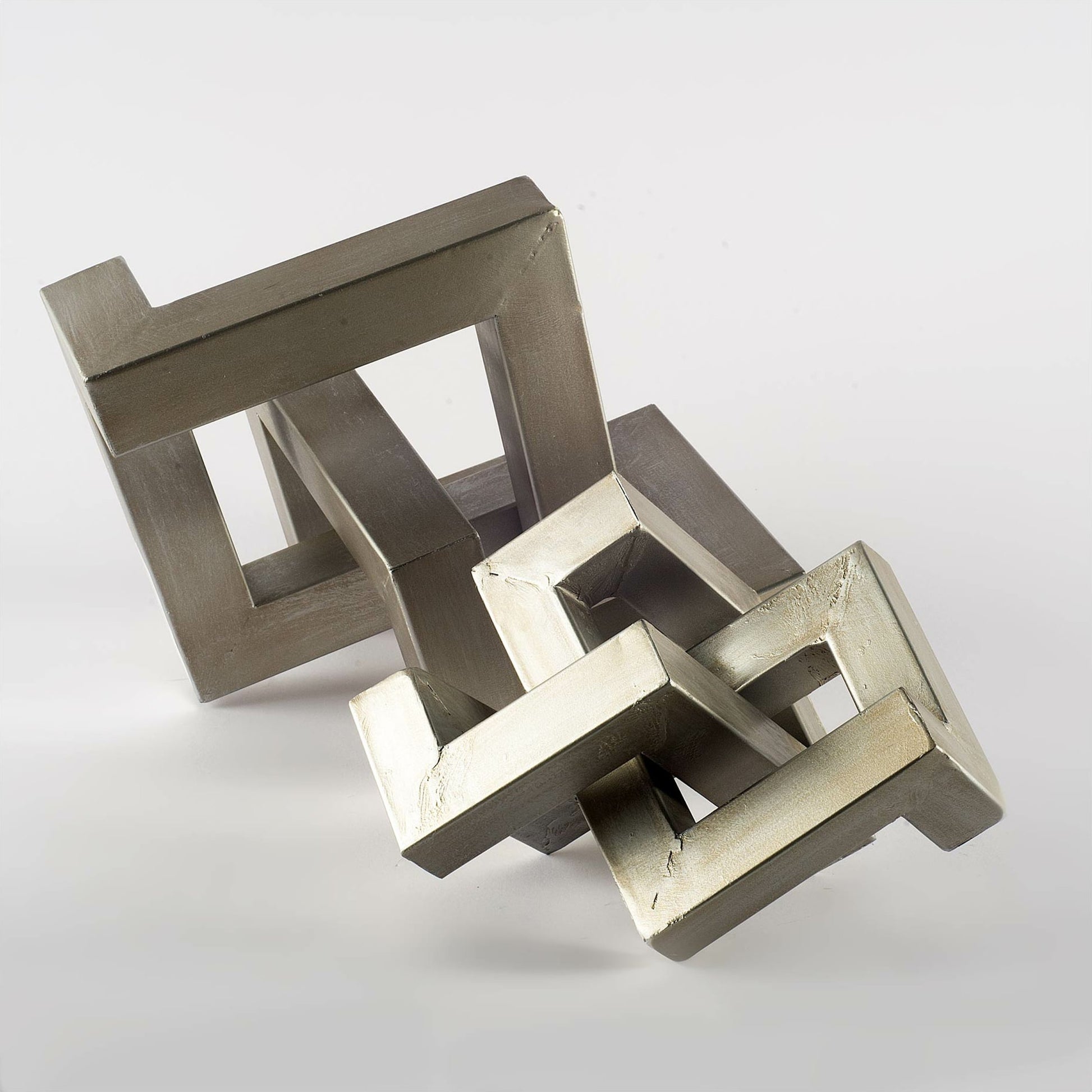 Link Sculpture Decorative Object by Mercana in natural. Made from unique in a modern style.