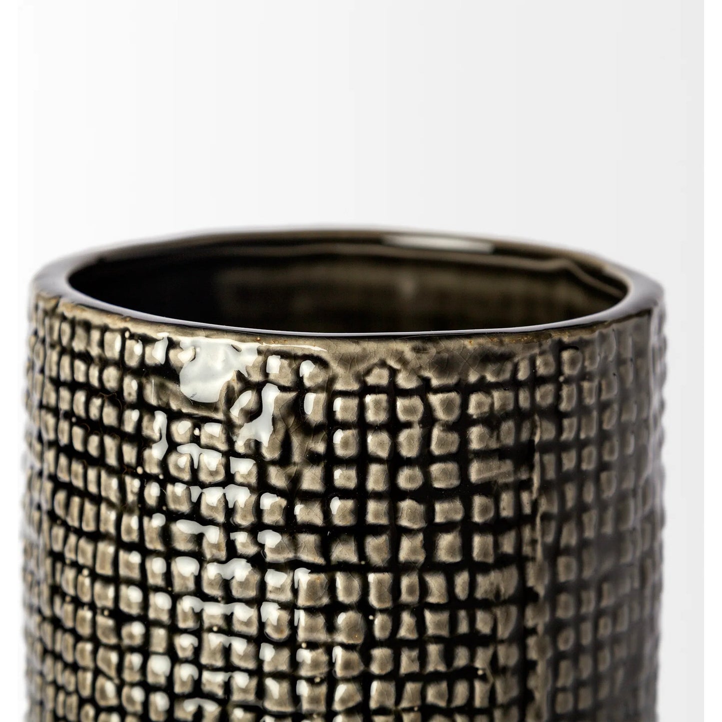 066 SR-387942 | Closeup | Kona II Vase by Mercana in black, gold. Made from ceramic in a eclectic & global style.