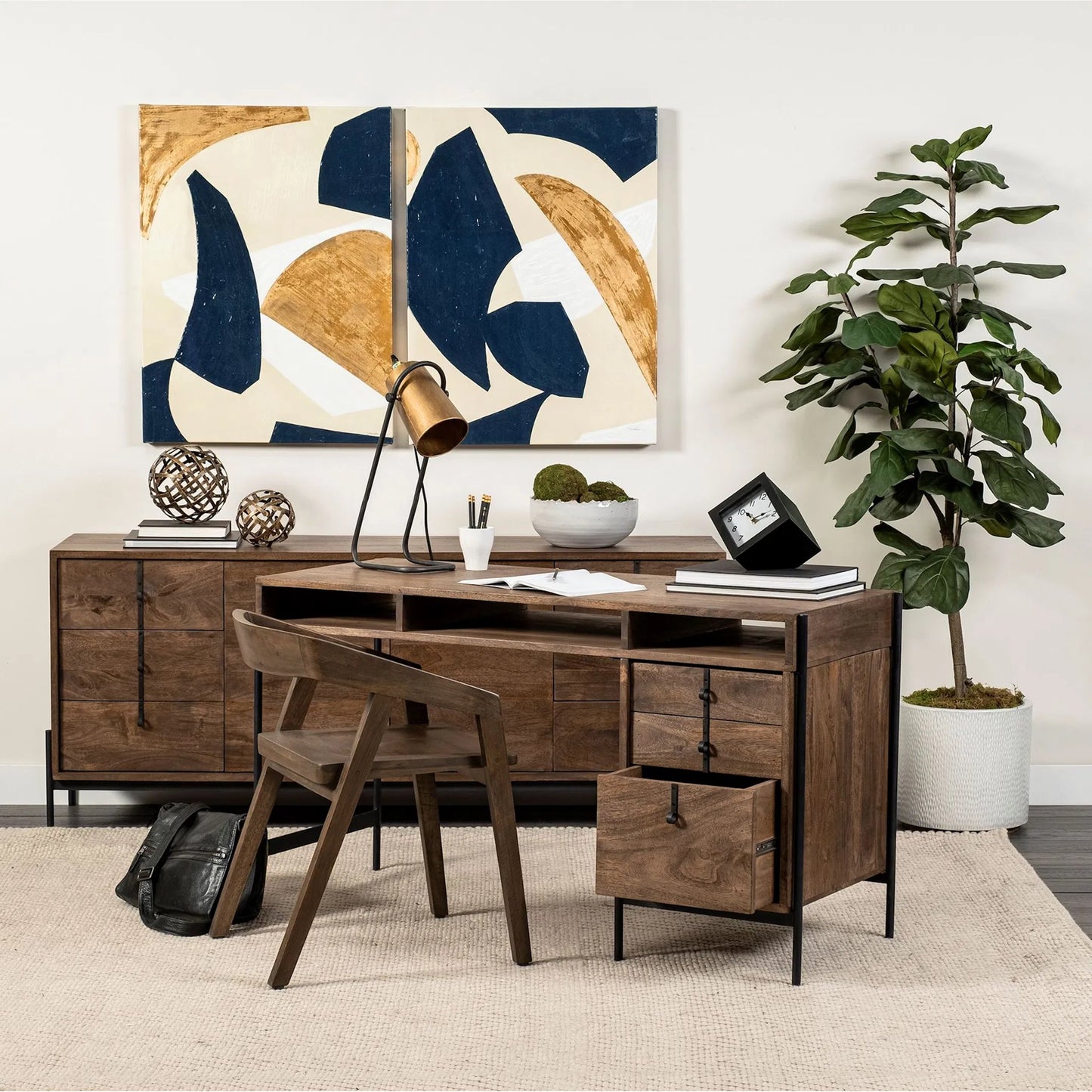 061 SR-815241 | Lifestyle | Glenn Office Desk by Mercana in dark brown. Made from unique in a modern style.