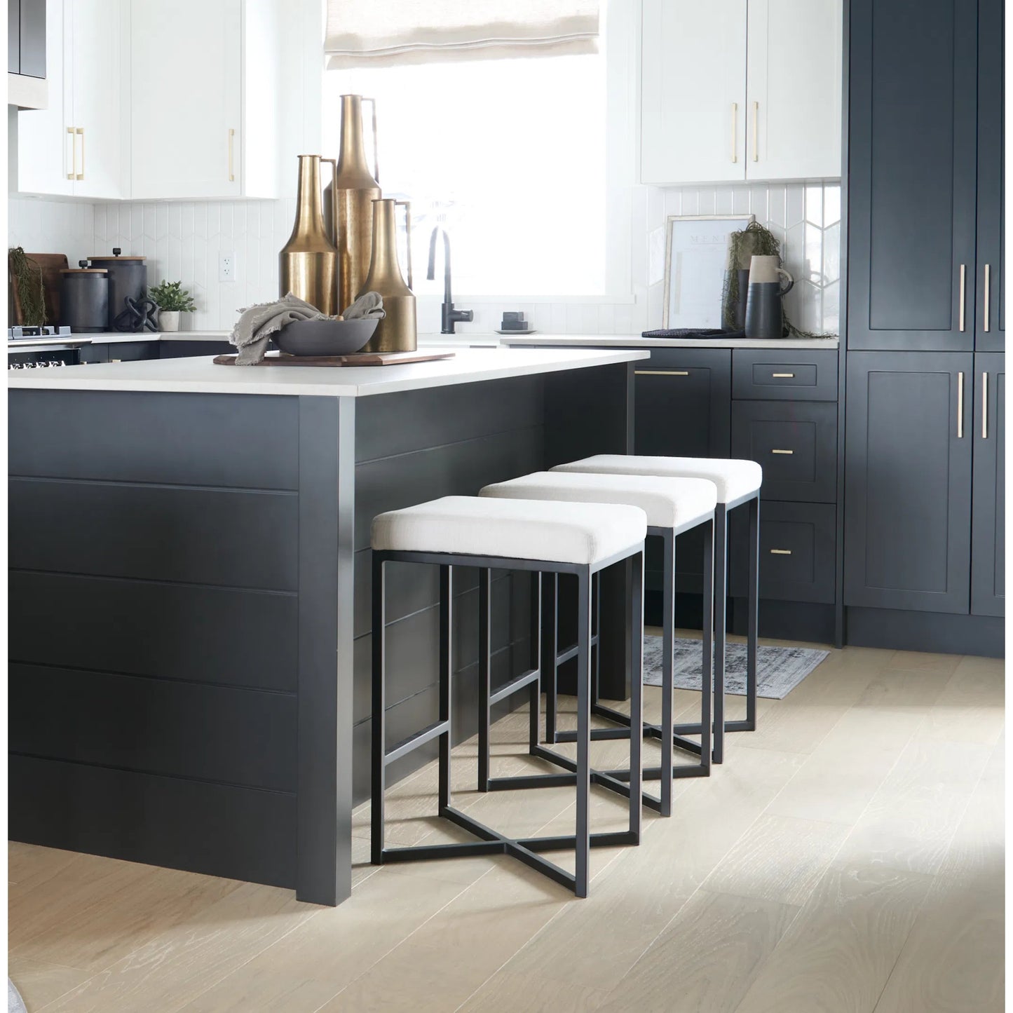 047 SR-815201 | Lifestyle | Frodo Upholstered Seat Counter Stool by Mercana in white. Made from unique in a modern style.