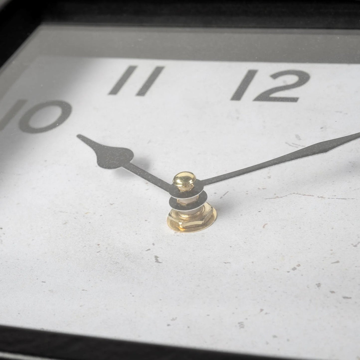 036 SR-815746 | Closeup | Ralph I Table Clock by Mercana in natural. Made from unique in a modern style.