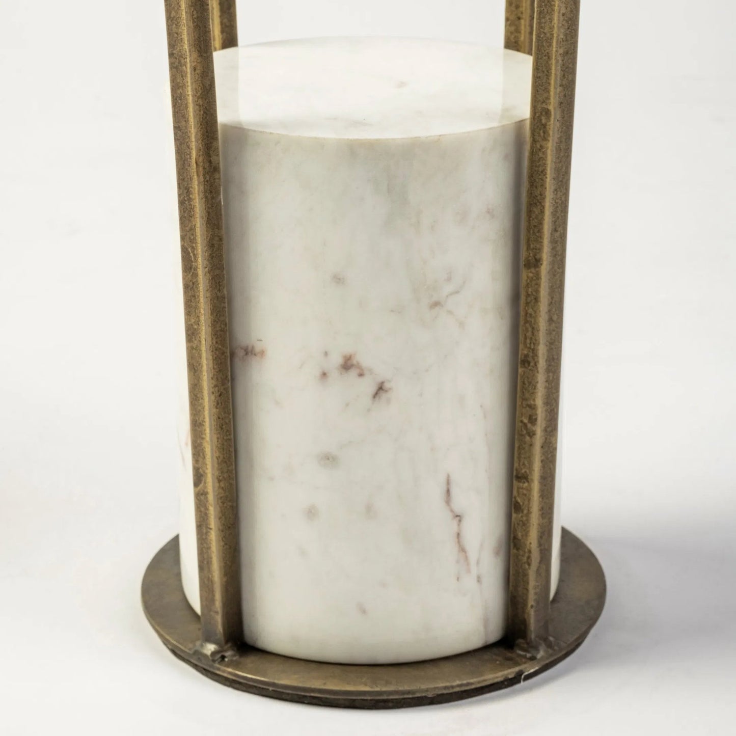 033 SR-815372 | Closeup | Jacinta End/Side Table by Mercana in antiqued gold. Made from unique in a modern style.