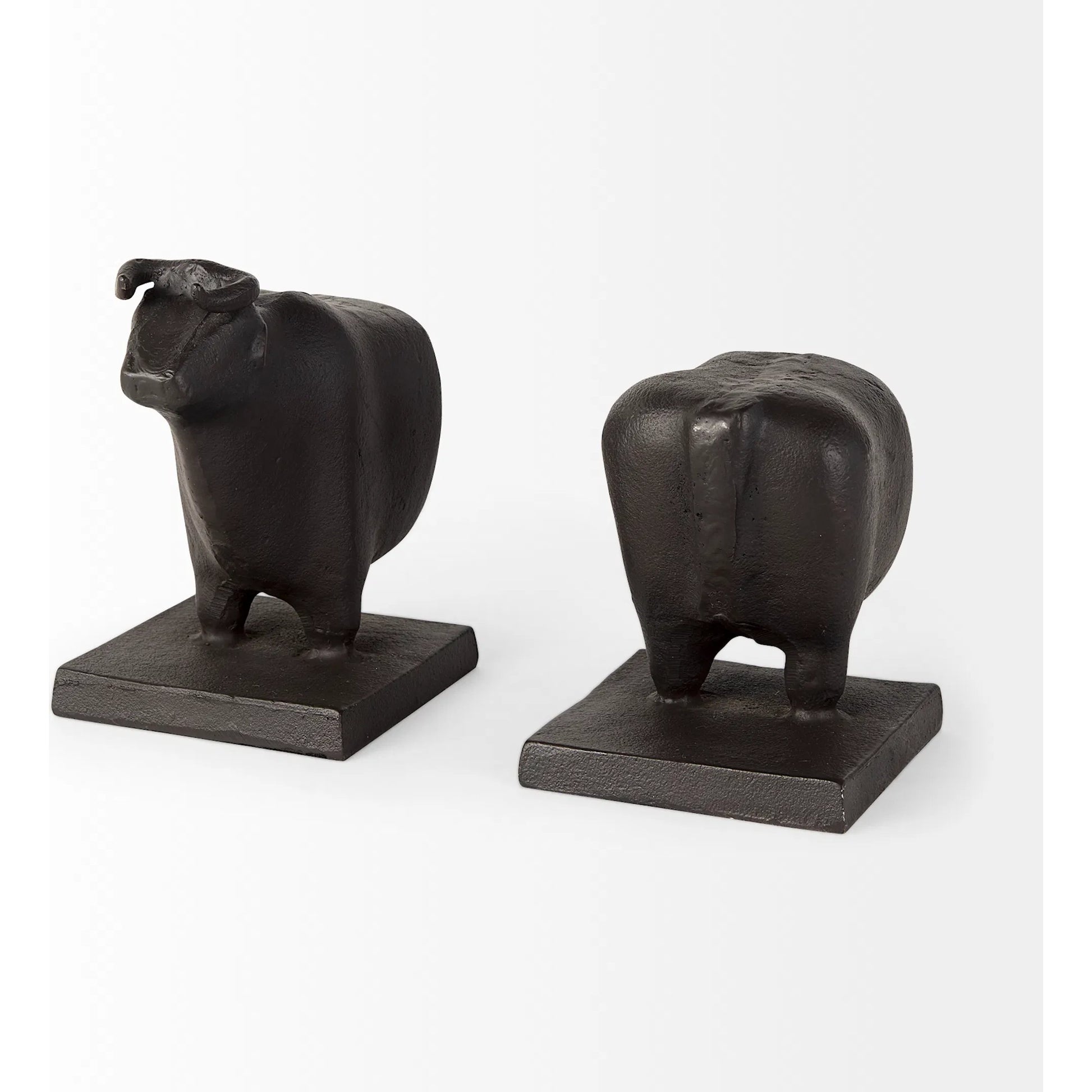 Taurus III Cast Aluminum Bull Bookends Set of Two by Mercana in black. Made from aluminum in a cottage & farmhouse style.