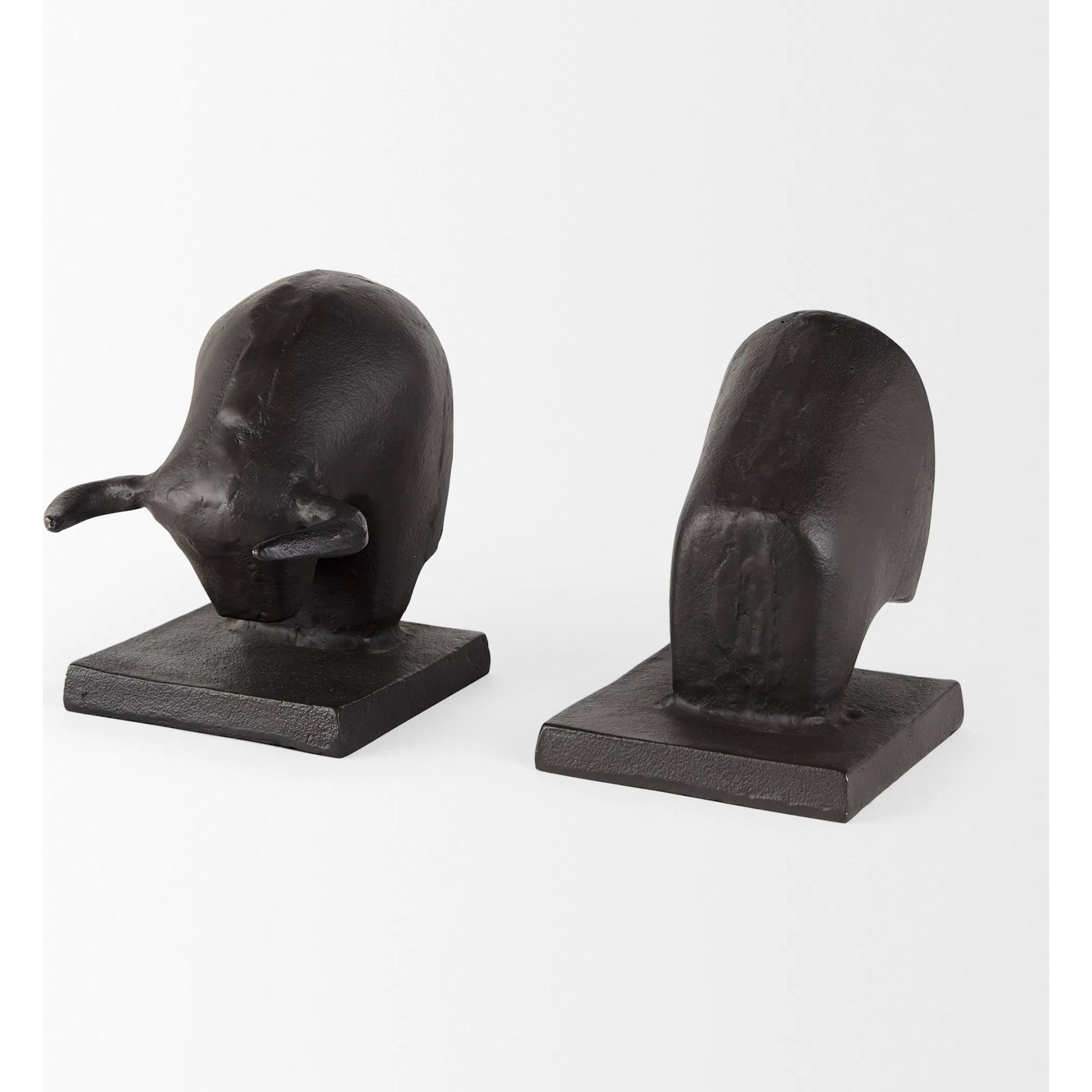 Tauro III Cast Aluminum Raging Bull Bookends Set of Two by Mercana in black. Made from aluminum in a cottage & farmhouse style.