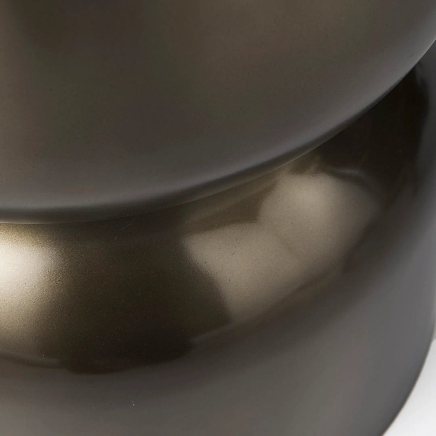 034 SI-1717945 | Closeup | Catriona Accent Table by Mercana in brass. Made from unique in a unique style.