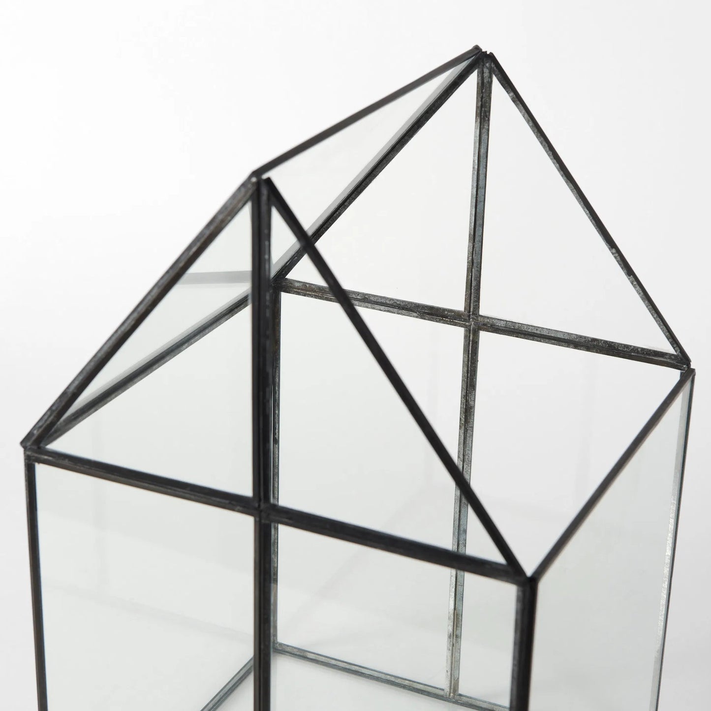 114 SI-1718056 | Closeup | Sikes Hut Terrarium Base by Mercana in clear. Made from unique in a transitional style.