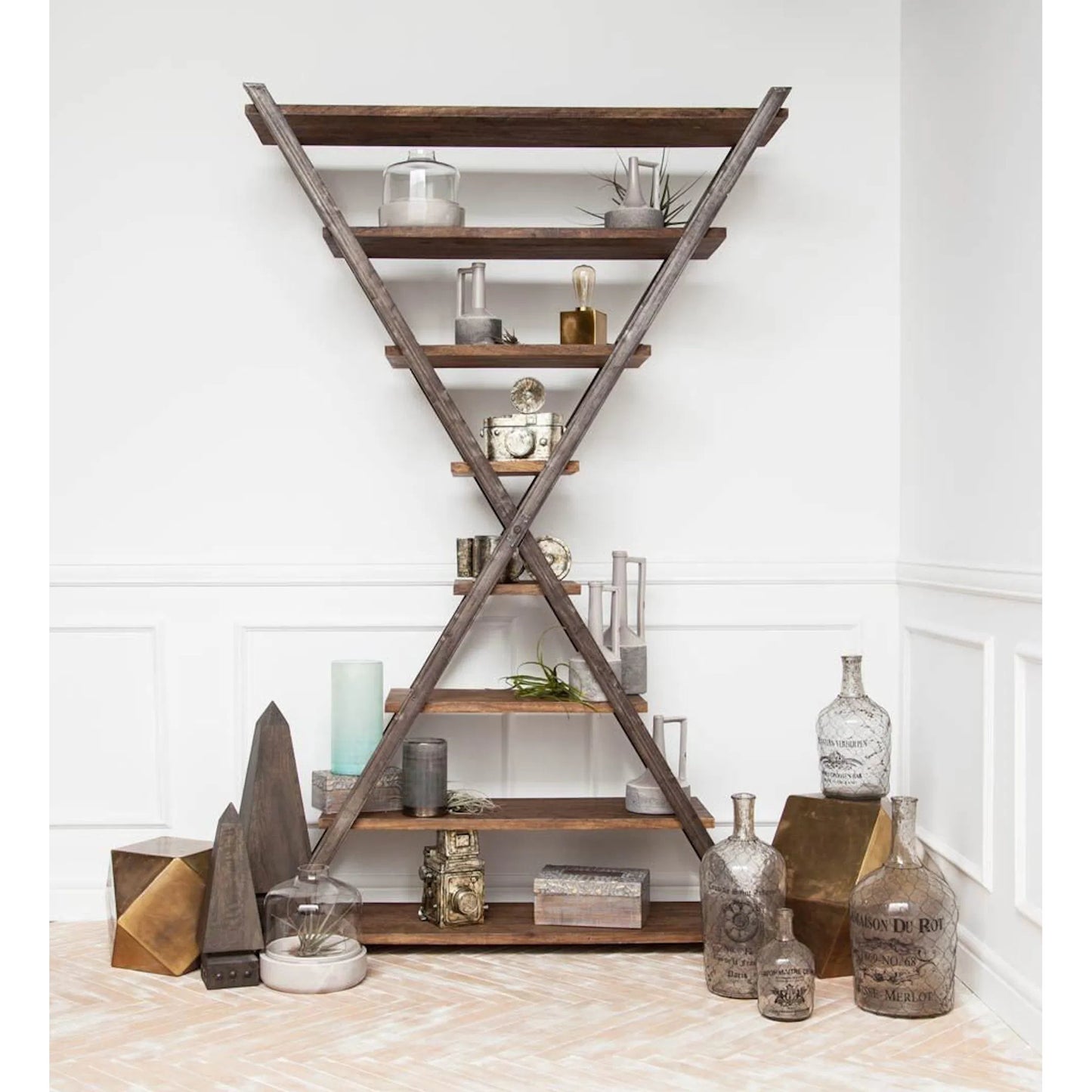 031 S-224565 | Lifestyle | Exagoni End/Side Table by Mercana in brown/gold. Made from unique in a modern style.