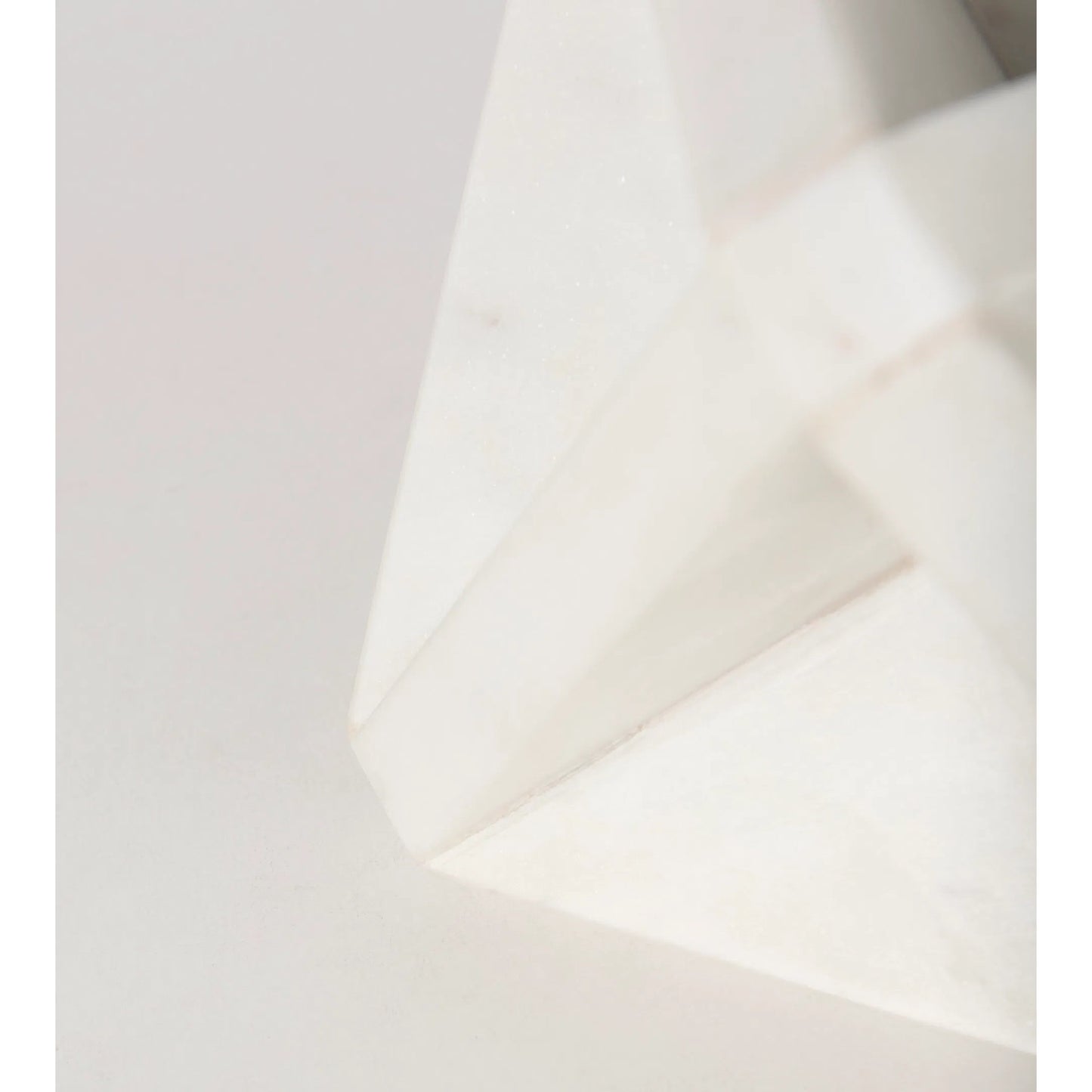 007 SI-2369467 | Closeup | Sophia Object by Mercana in white. Made from marble in a unique style.