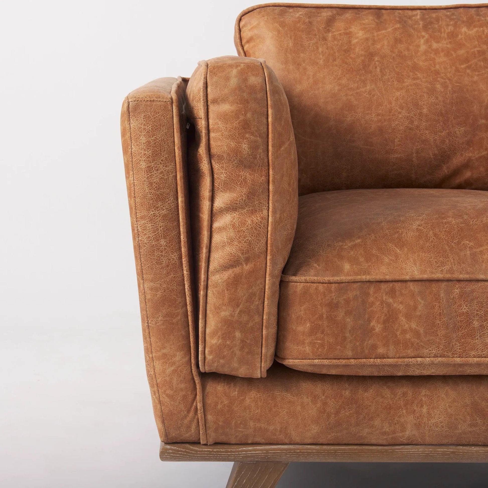 Brooks Leather Chair by Mercana in cognac. Made from unique in a traditional style.