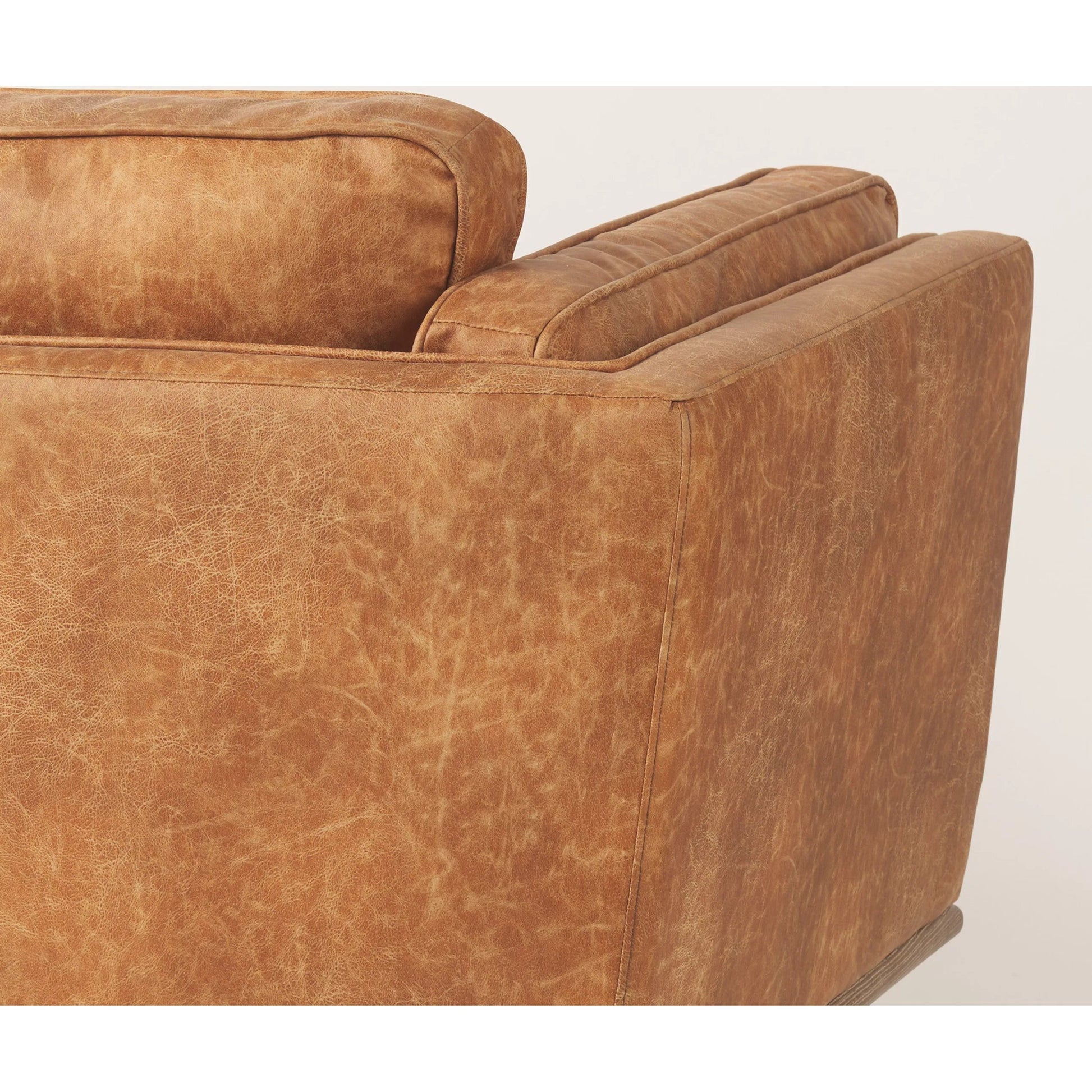 Brooks Leather Chair by Mercana in cognac. Made from unique in a traditional style.