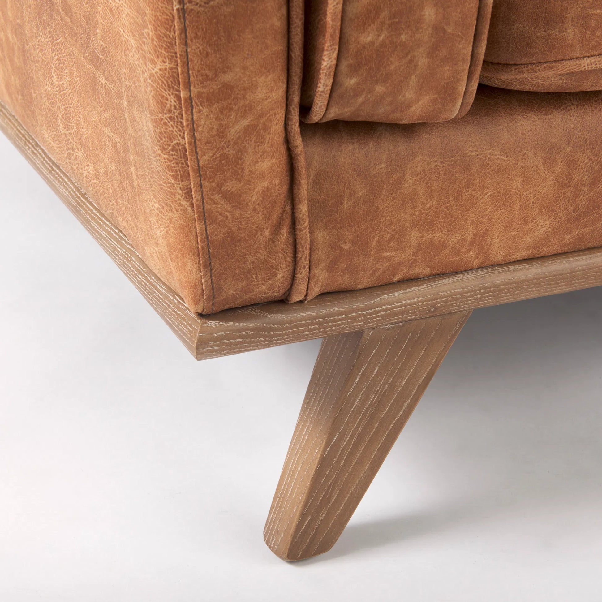 Brooks Leather Chair by Mercana in cognac. Made from unique in a traditional style.
