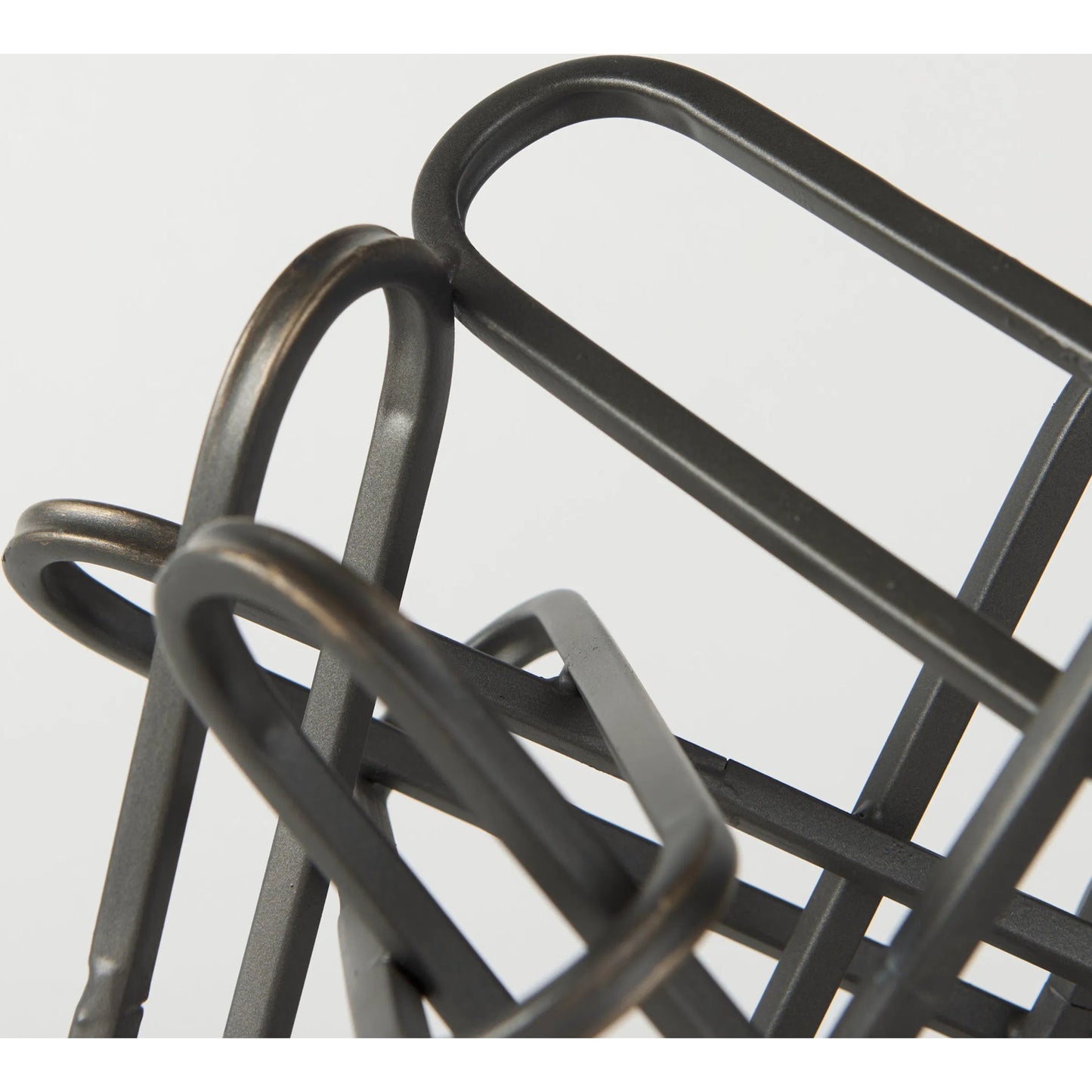 028 SI-2369565 | Closeup | Henderson Paperclip Decorative Object by Mercana in black. Made from metal in a modern style.