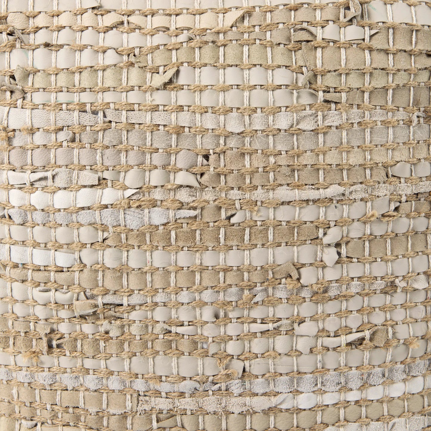 025 SI-2369573 | Closeup | Aalia Pouf by Mercana. Made from leather in a rustic style.