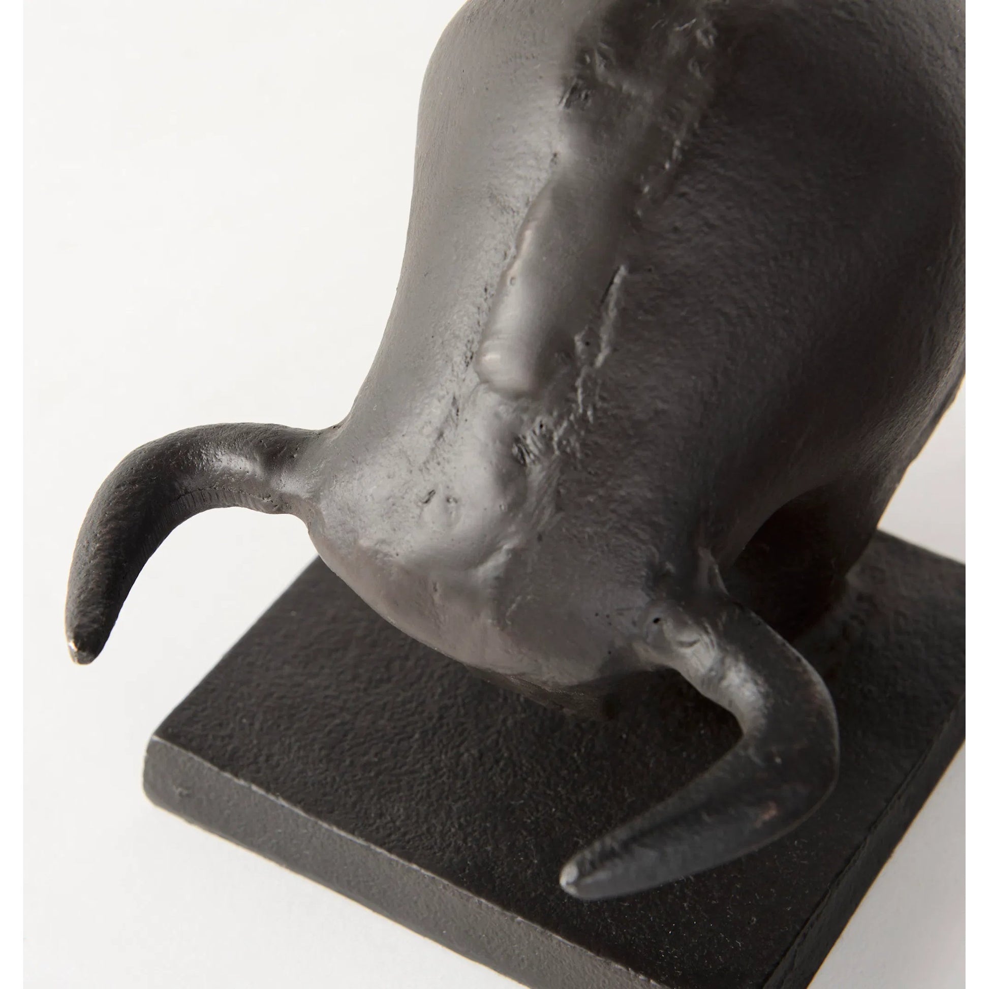 Tauro III Cast Aluminum Raging Bull Bookends Set of Two by Mercana in black. Made from aluminum in a cottage & farmhouse style.