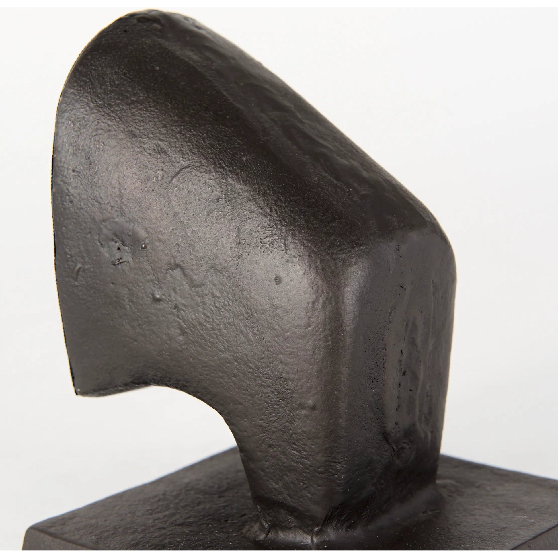 Tauro III Cast Aluminum Raging Bull Bookends Set of Two by Mercana in black. Made from aluminum in a cottage & farmhouse style.