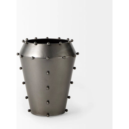 Elio Vase by Mercana. Made from metal in a modern style.