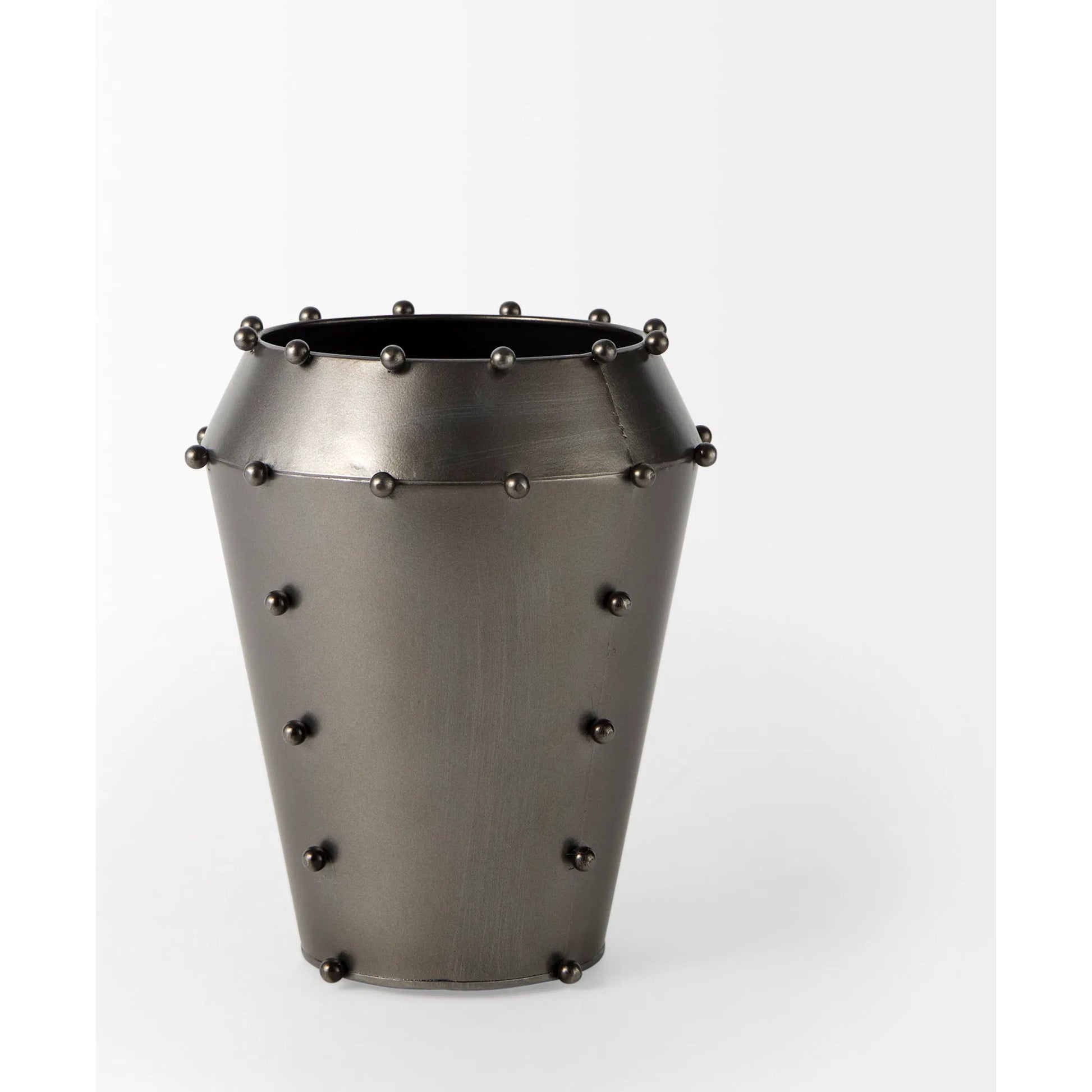 Elio Vase by Mercana. Made from metal in a modern style.