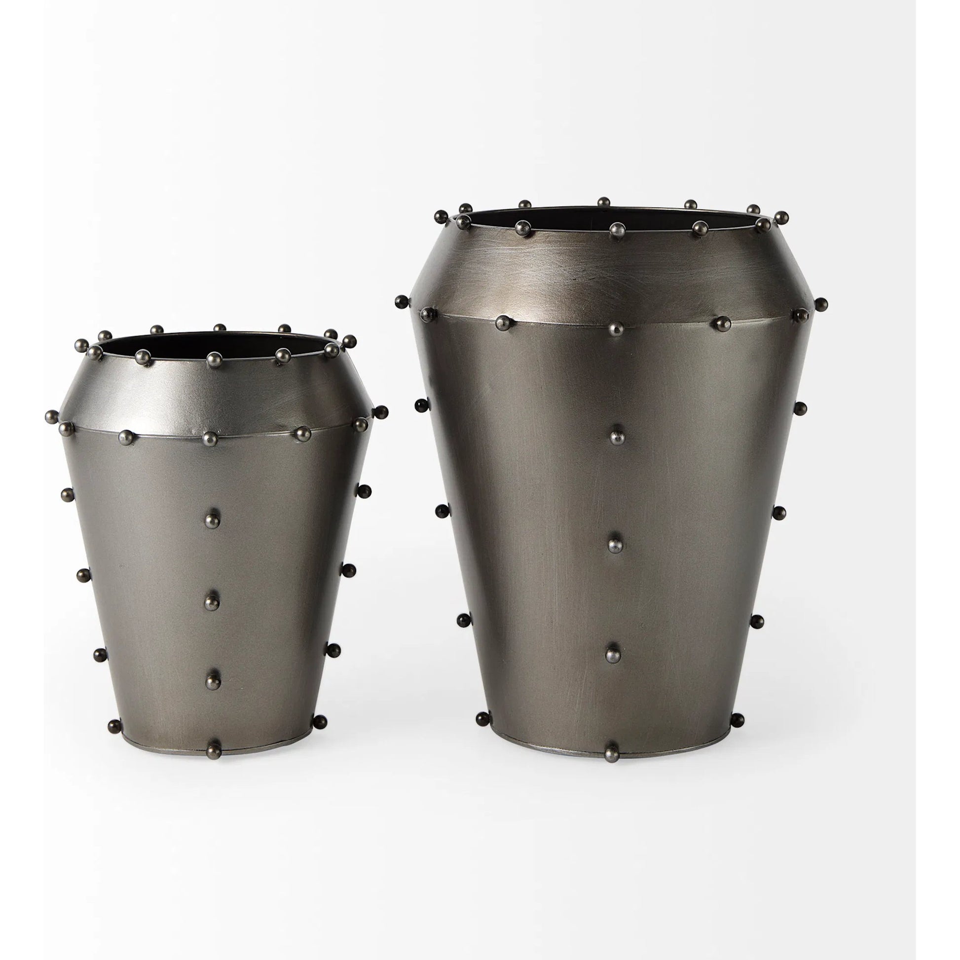 Elio Vase by Mercana. Made from metal in a modern style.