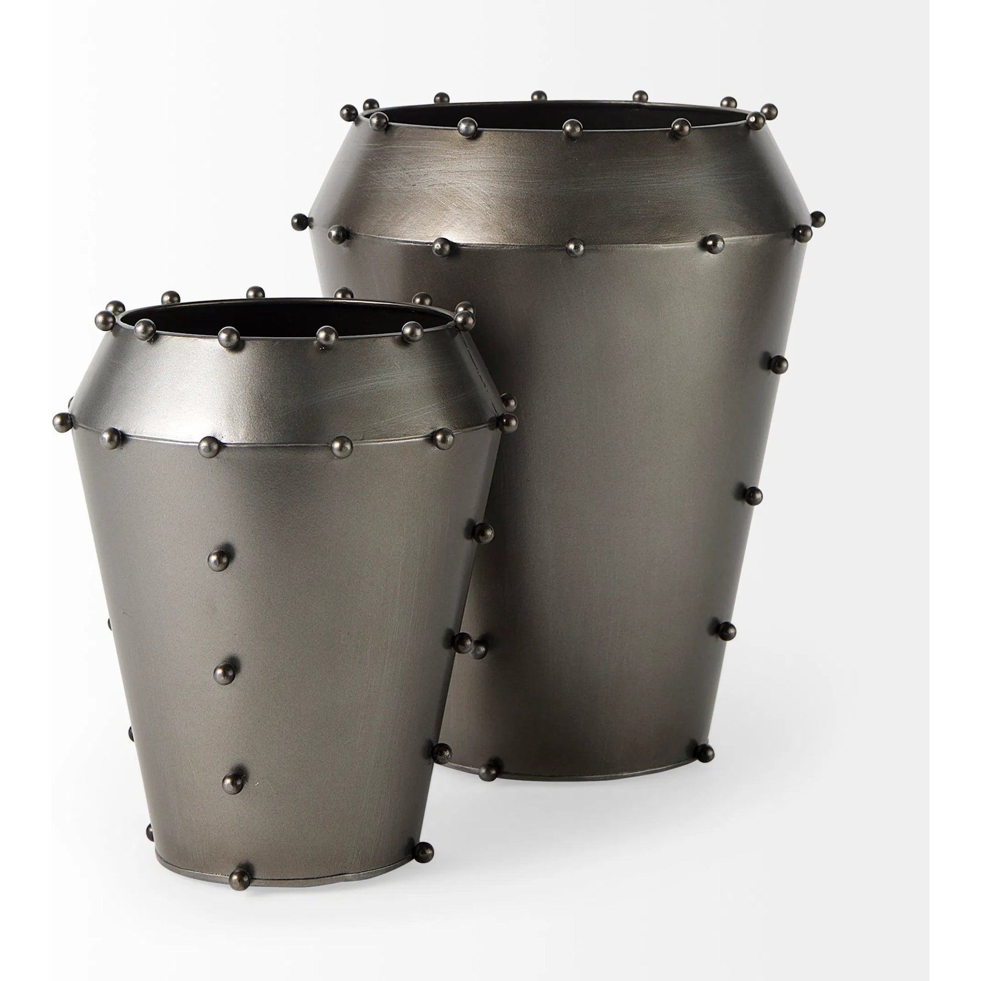 Elio Vase by Mercana. Made from metal in a modern style.