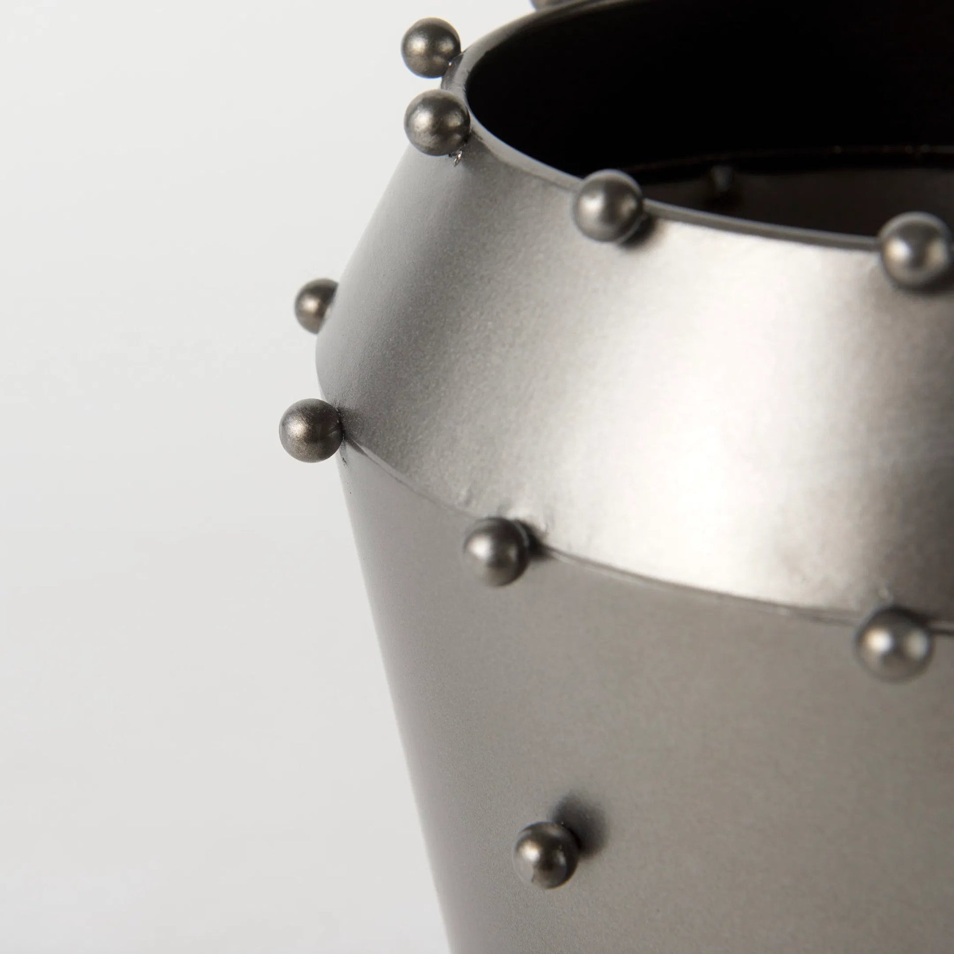 Elio Vase by Mercana. Made from metal in a modern style.