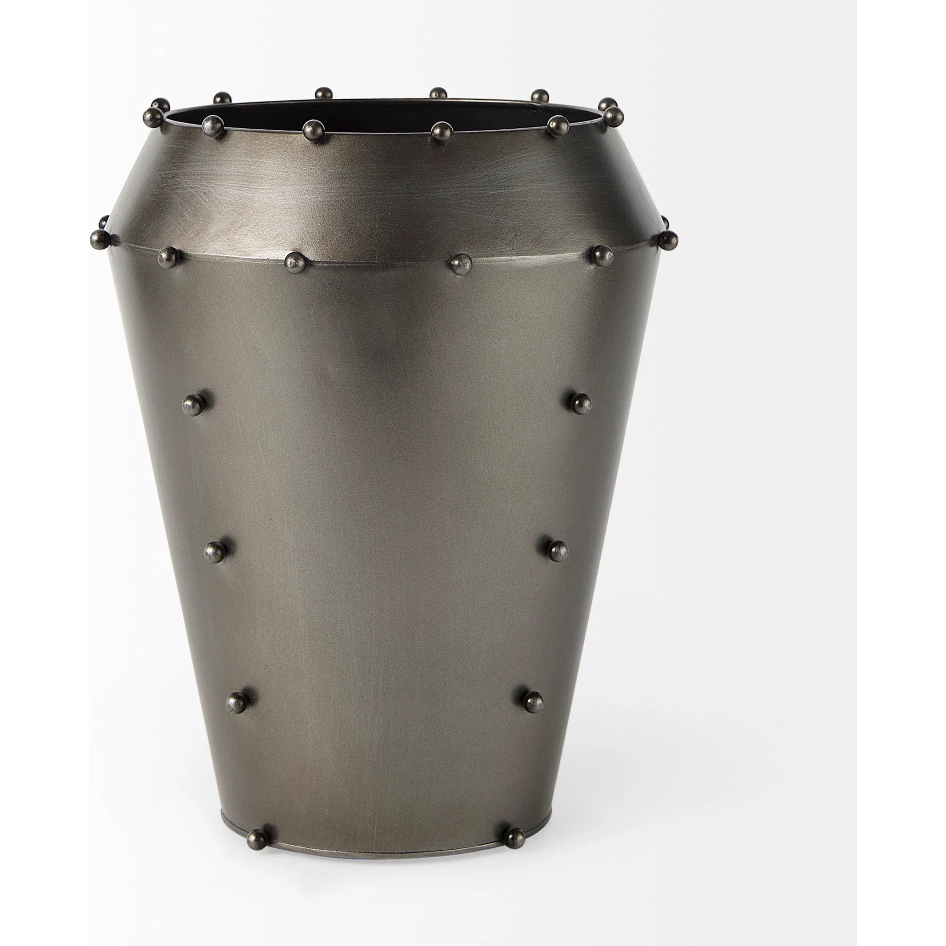 Elio Vase by Mercana. Made from metal in a modern style.