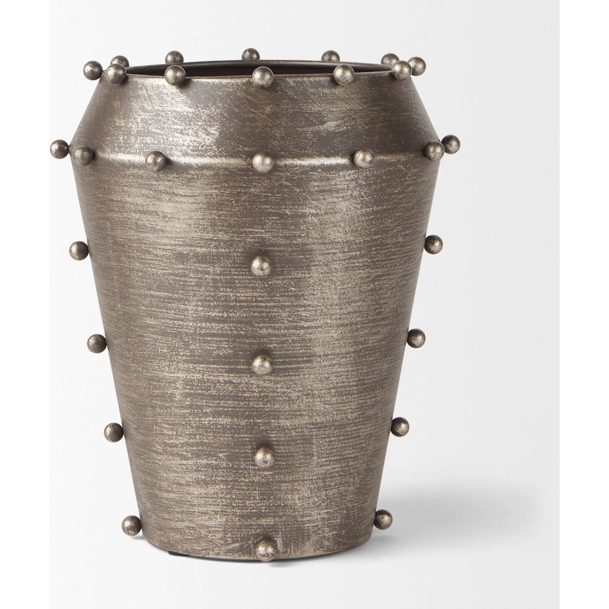 Elio Vase by Mercana. Made from metal in a modern style.