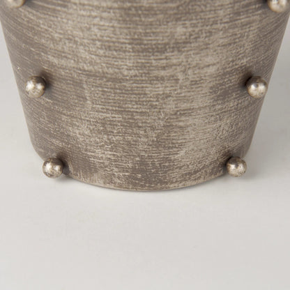 Elio Vase by Mercana. Made from metal in a modern style.